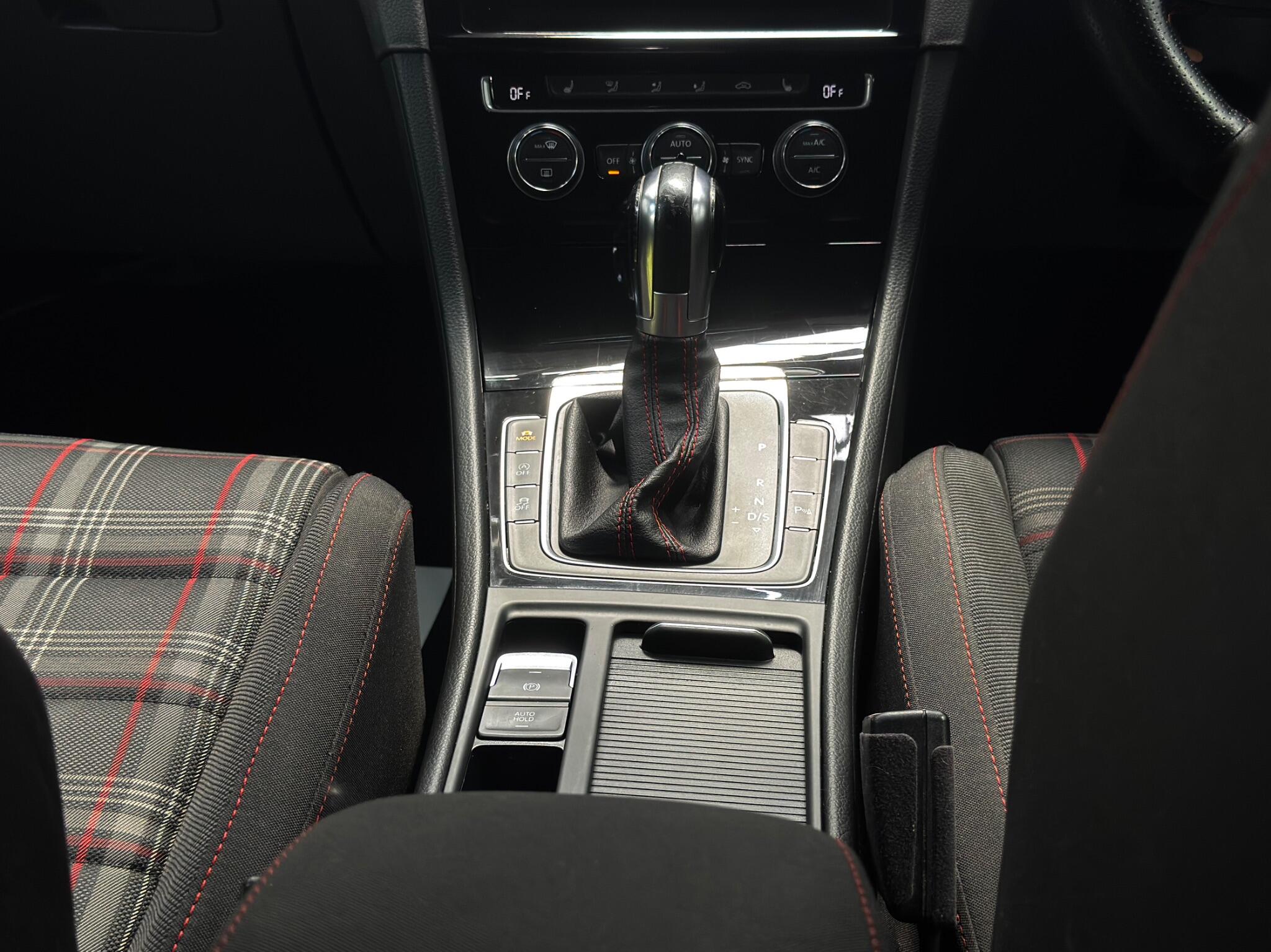 Volkswagen Golf view 21