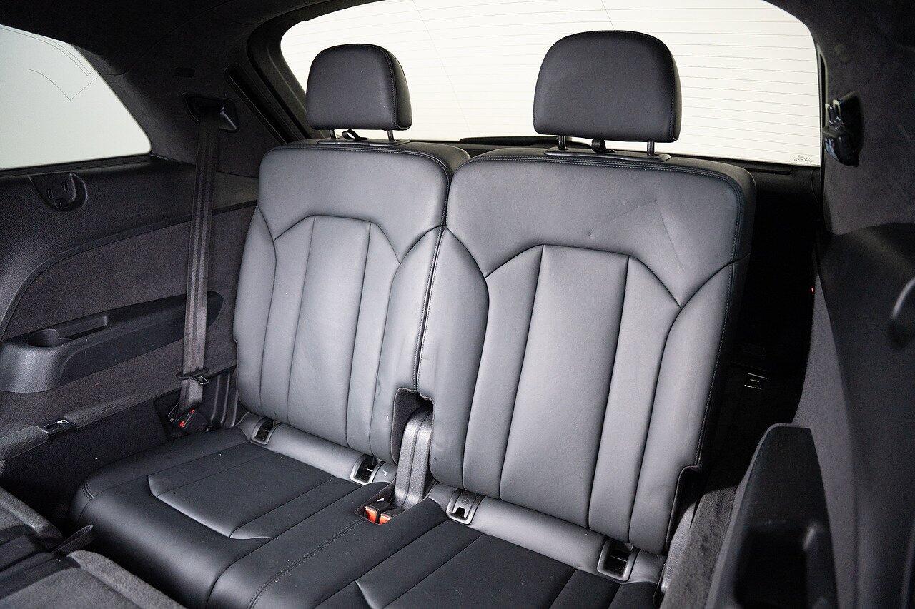 Audi Q7 view 21