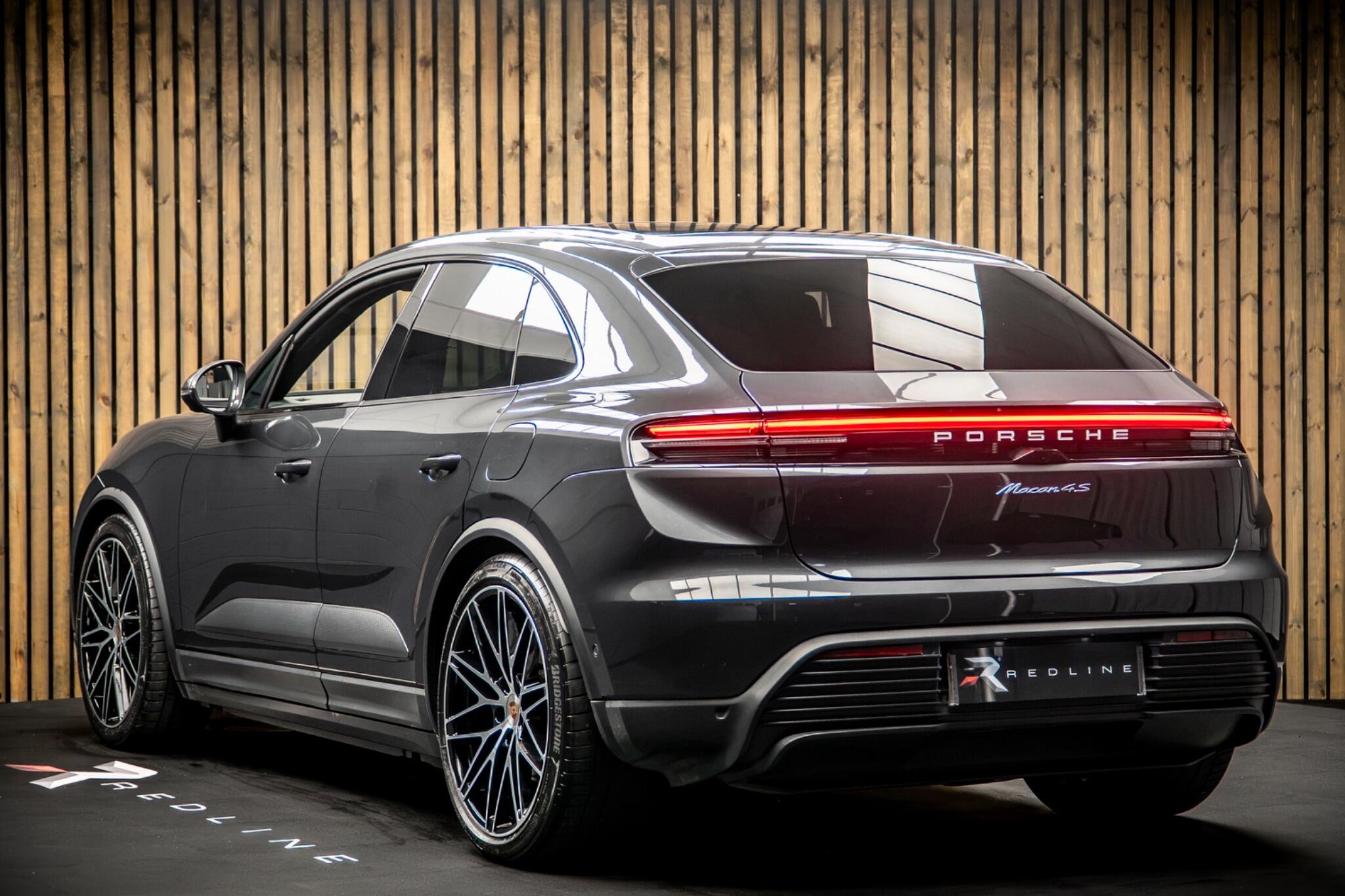 Porsche Macan view 3
