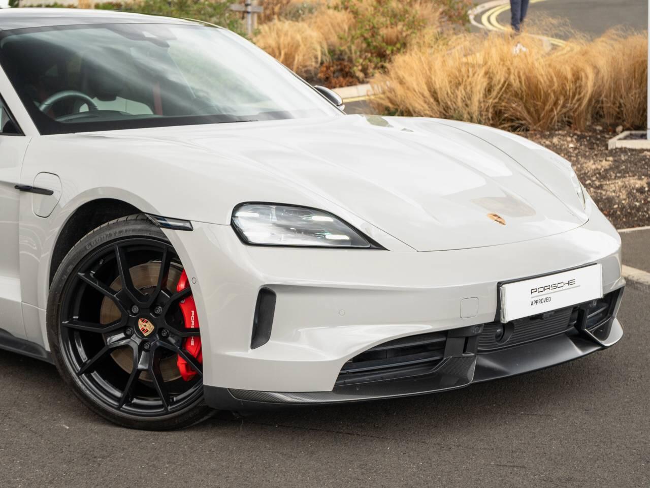 Porsche Taycan view 8