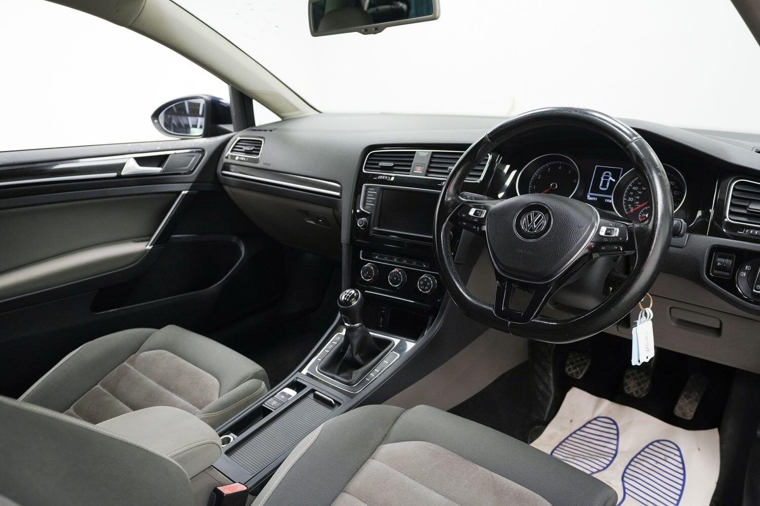 Volkswagen Golf view 10