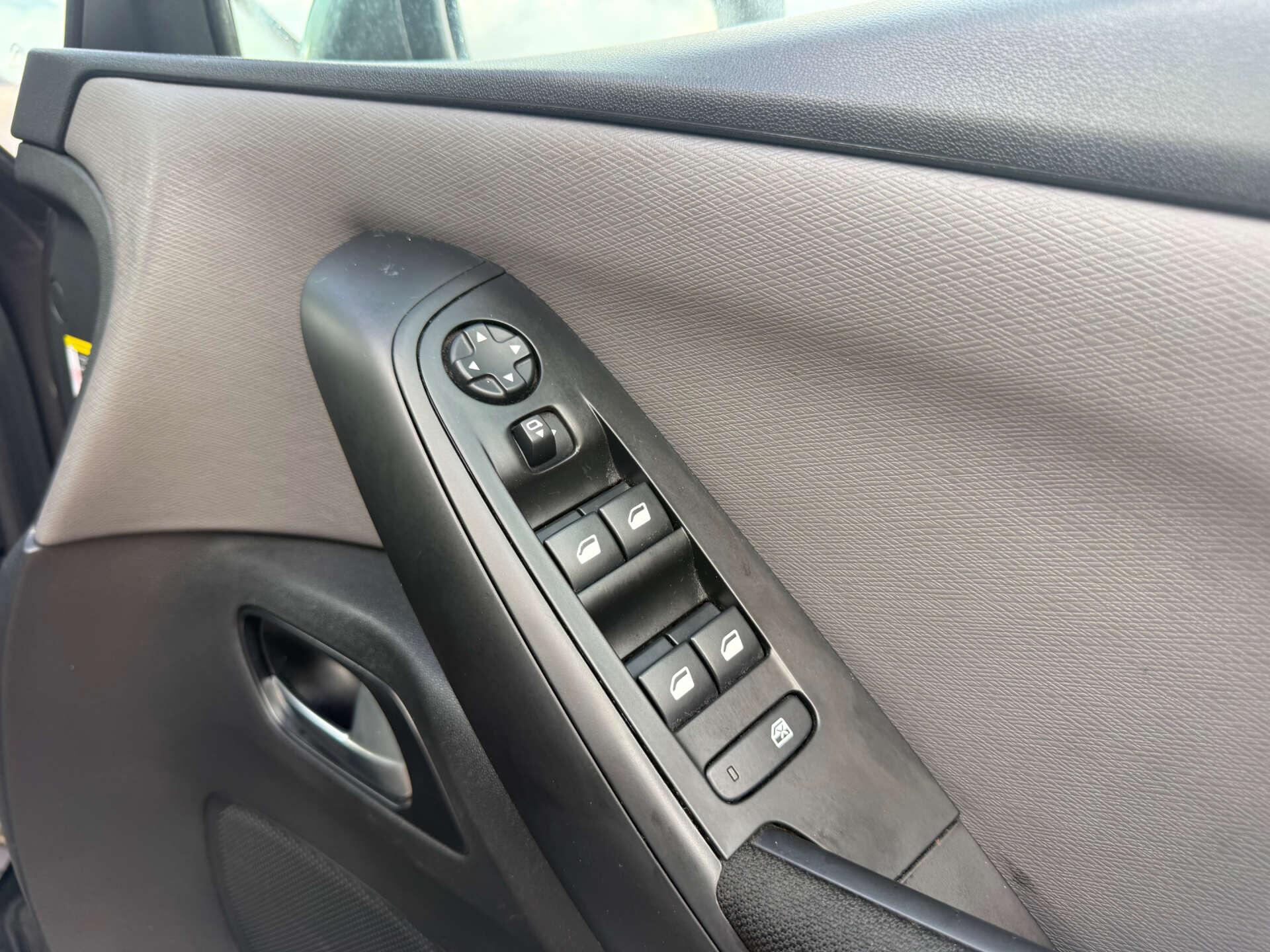 Citroen Grand C4 Picasso view 32