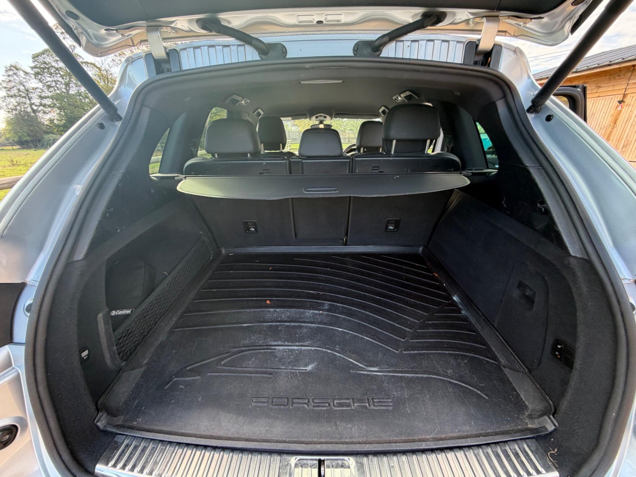 Porsche Cayenne view 13
