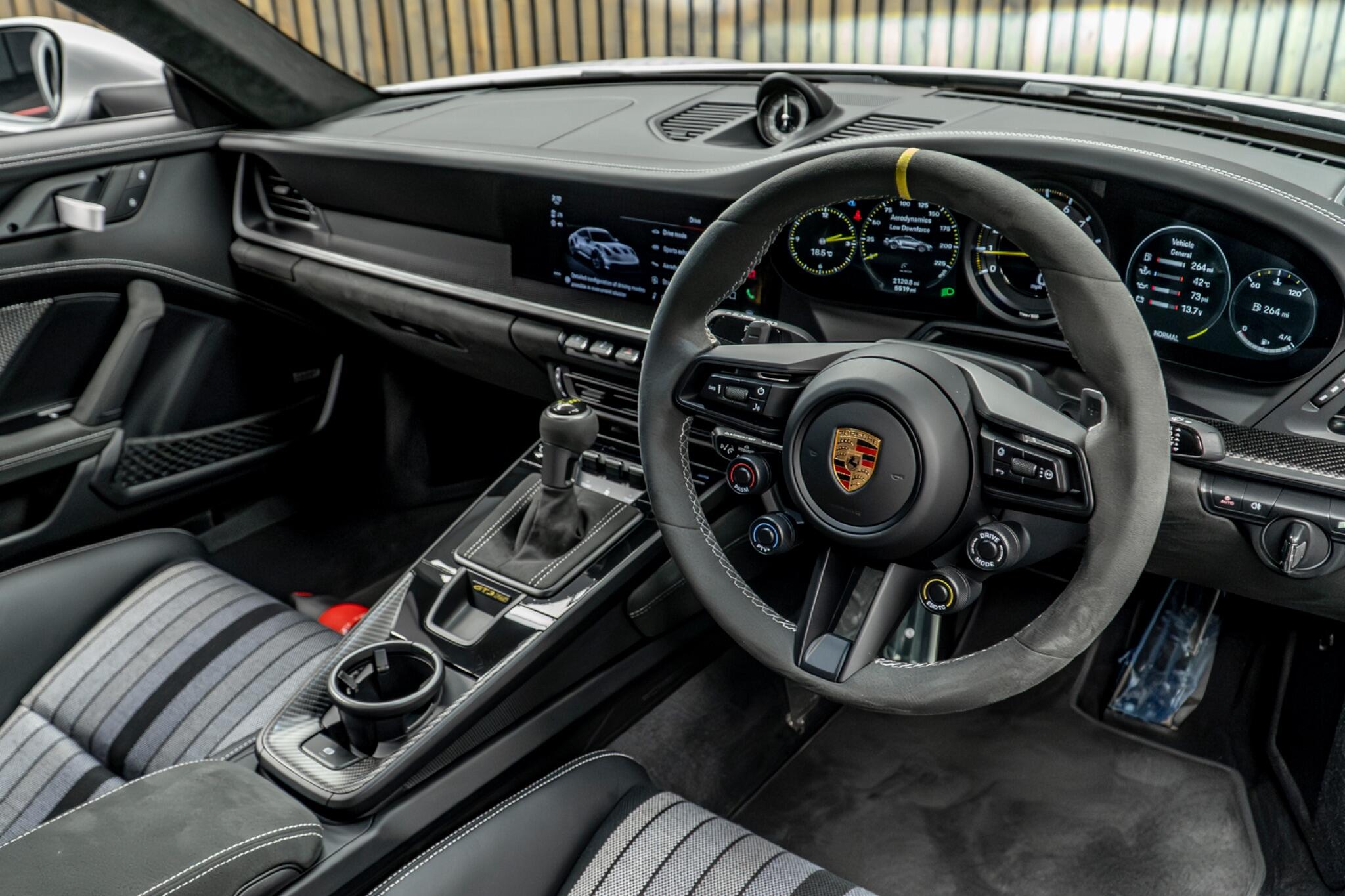 Porsche 911 view 23
