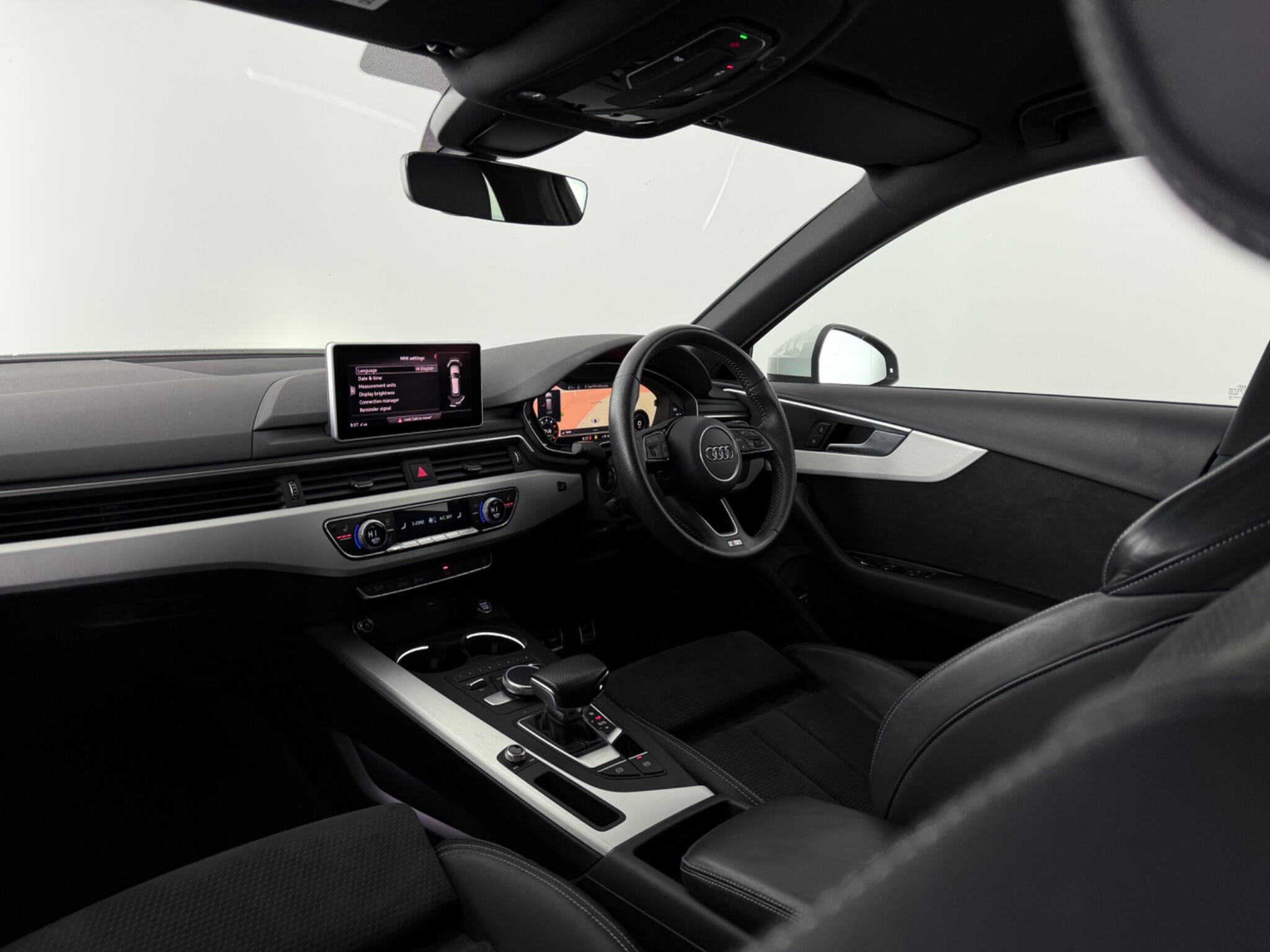 Audi A4 view 4