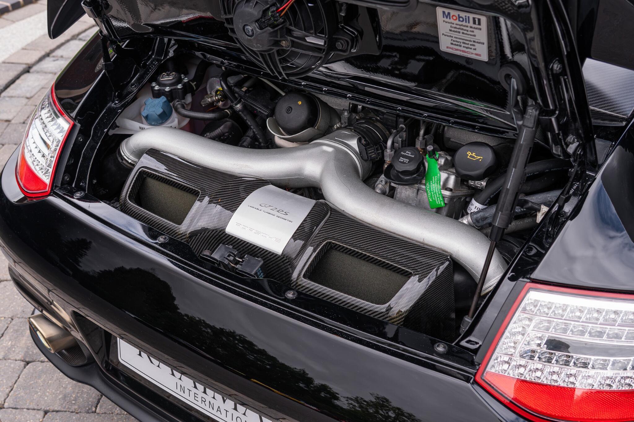 Porsche 911 view 31