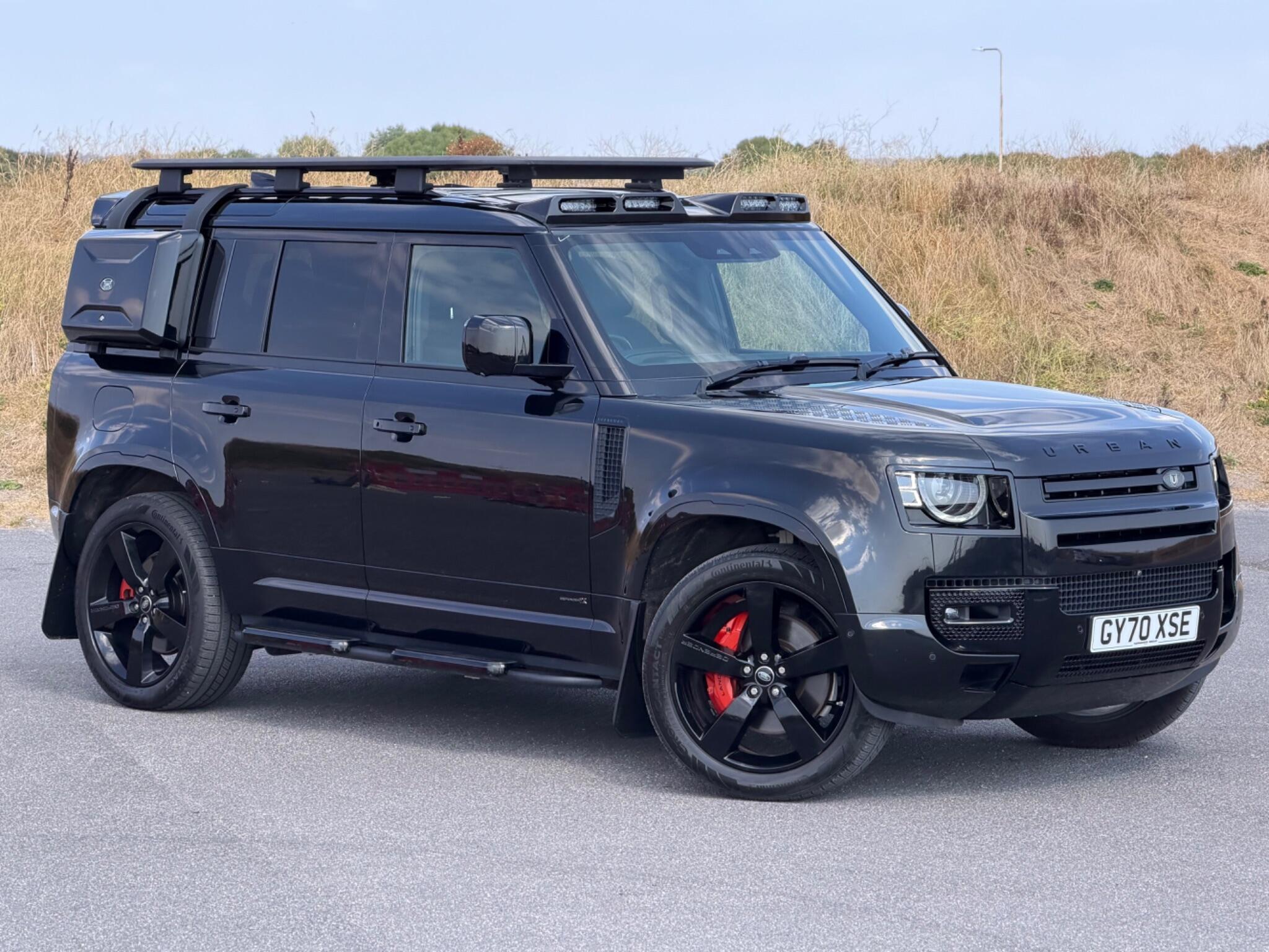 Land Rover Defender 110 view 36