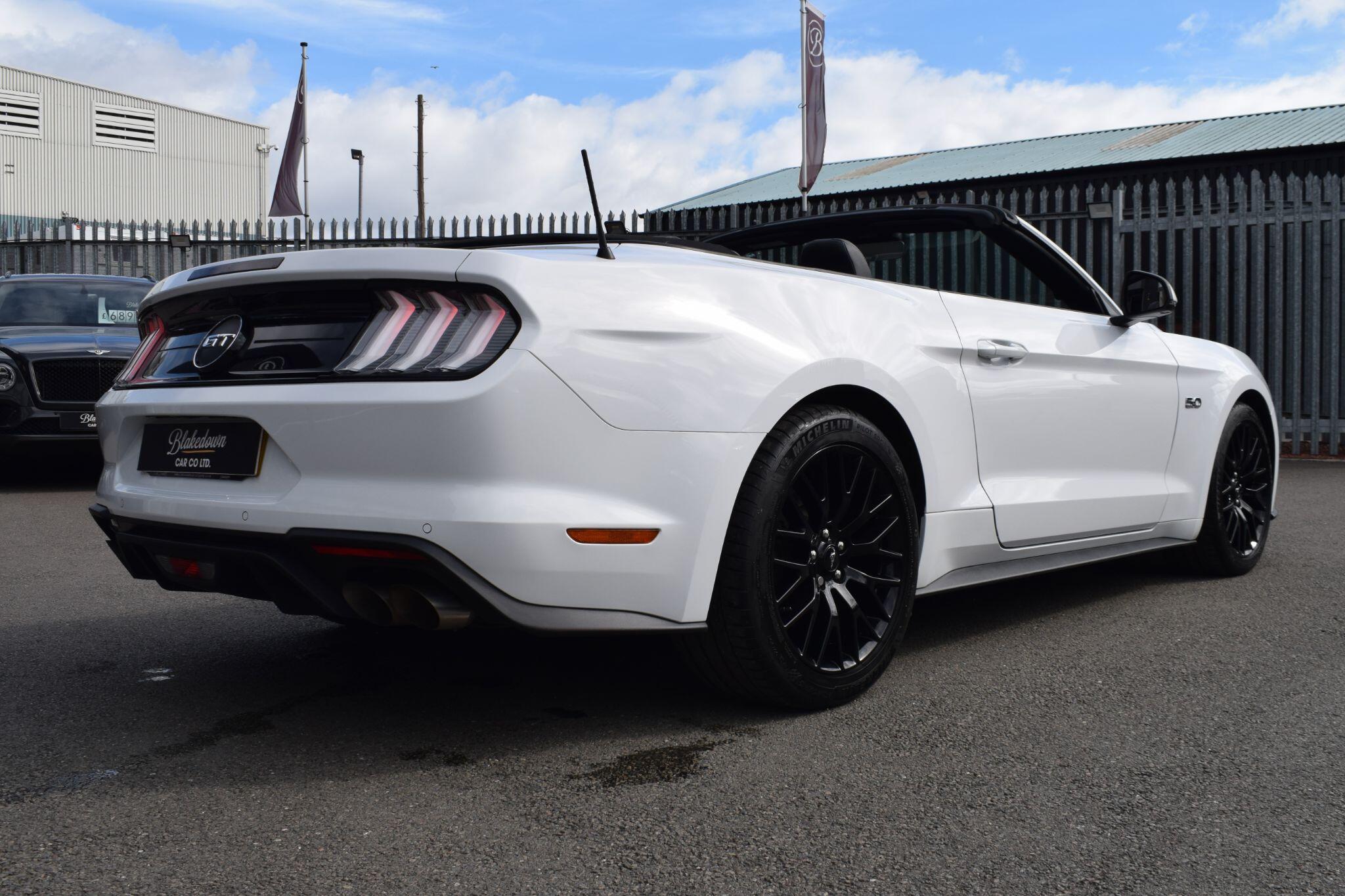 Ford Mustang view 6
