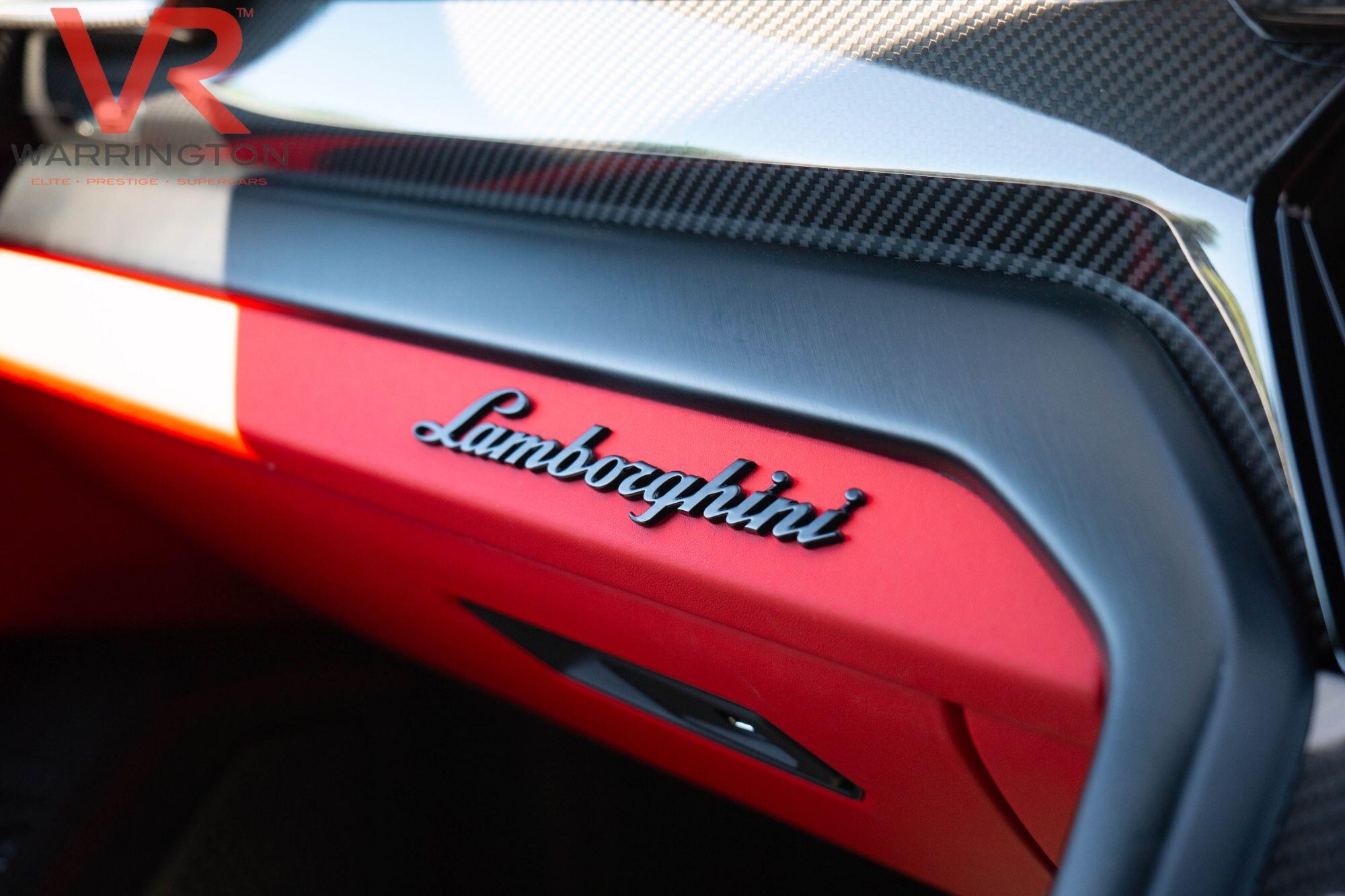 Lamborghini Urus view 44