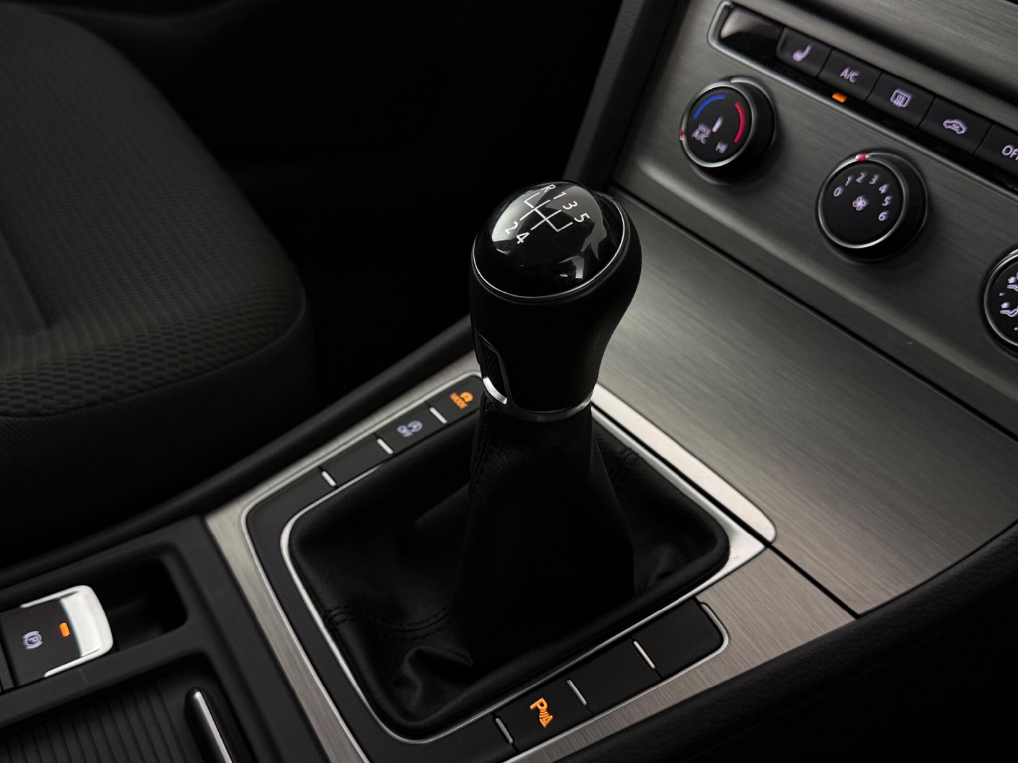 Volkswagen Golf view 19