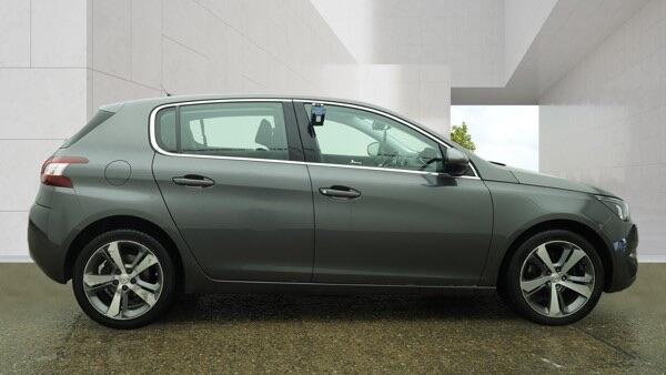 Peugeot 308 view 11