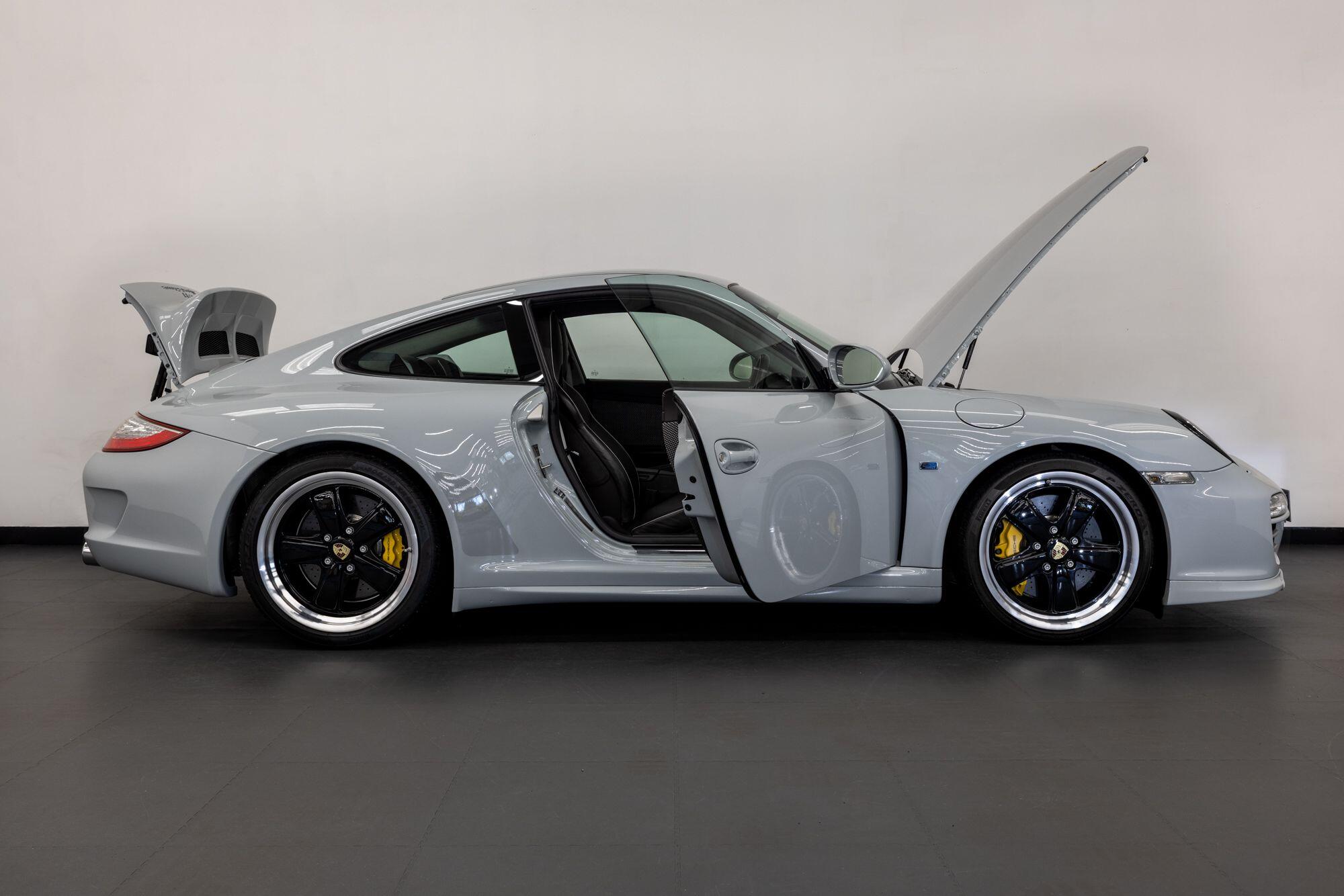 Porsche 911 view 14