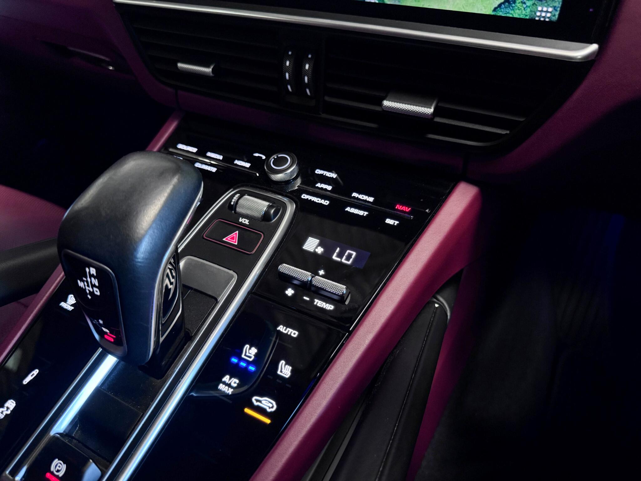 Porsche Cayenne view 40