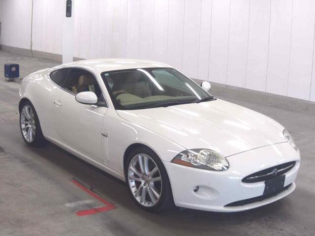 Jaguar XK view 2