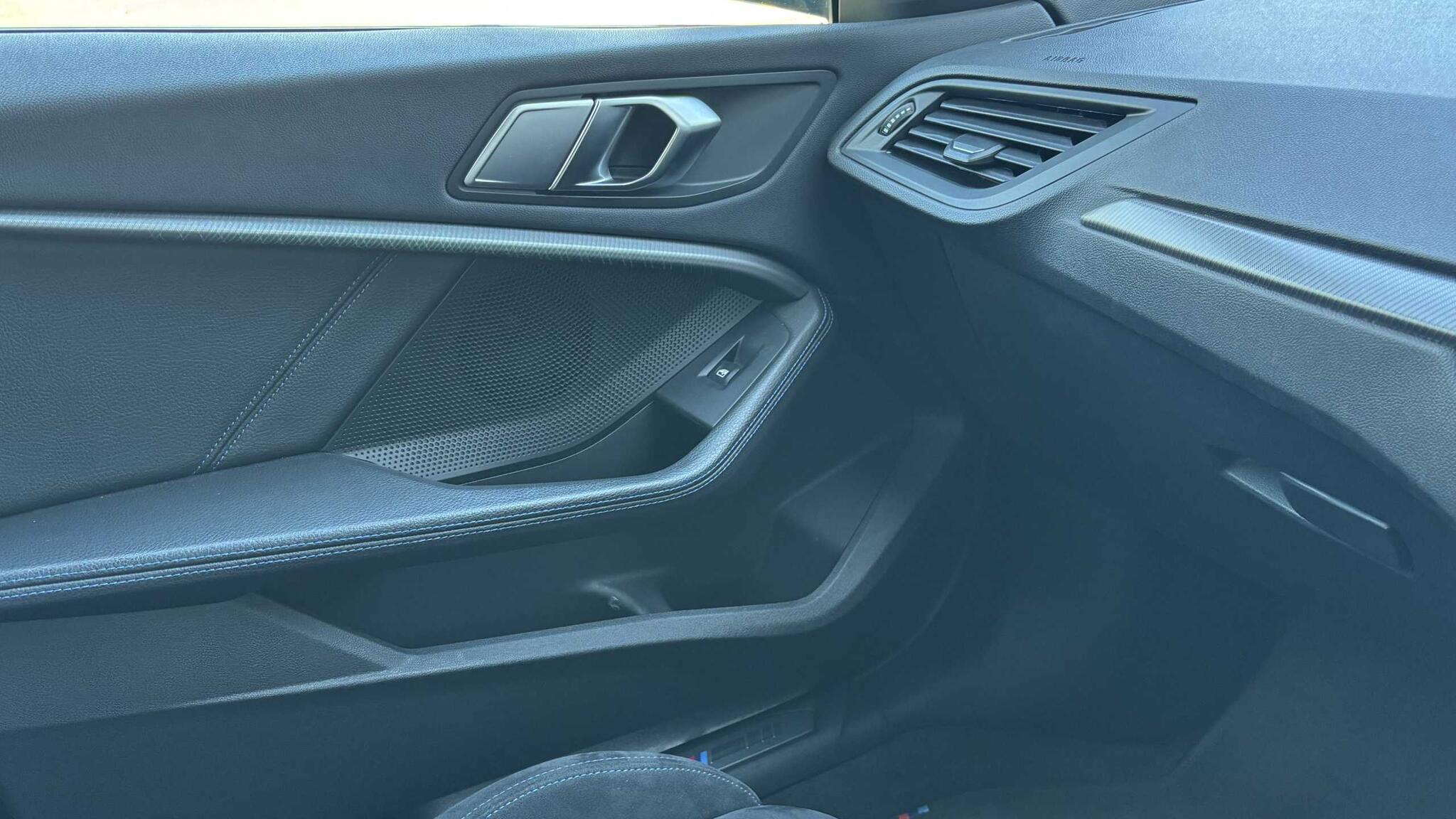 BMW 2 Series view 22