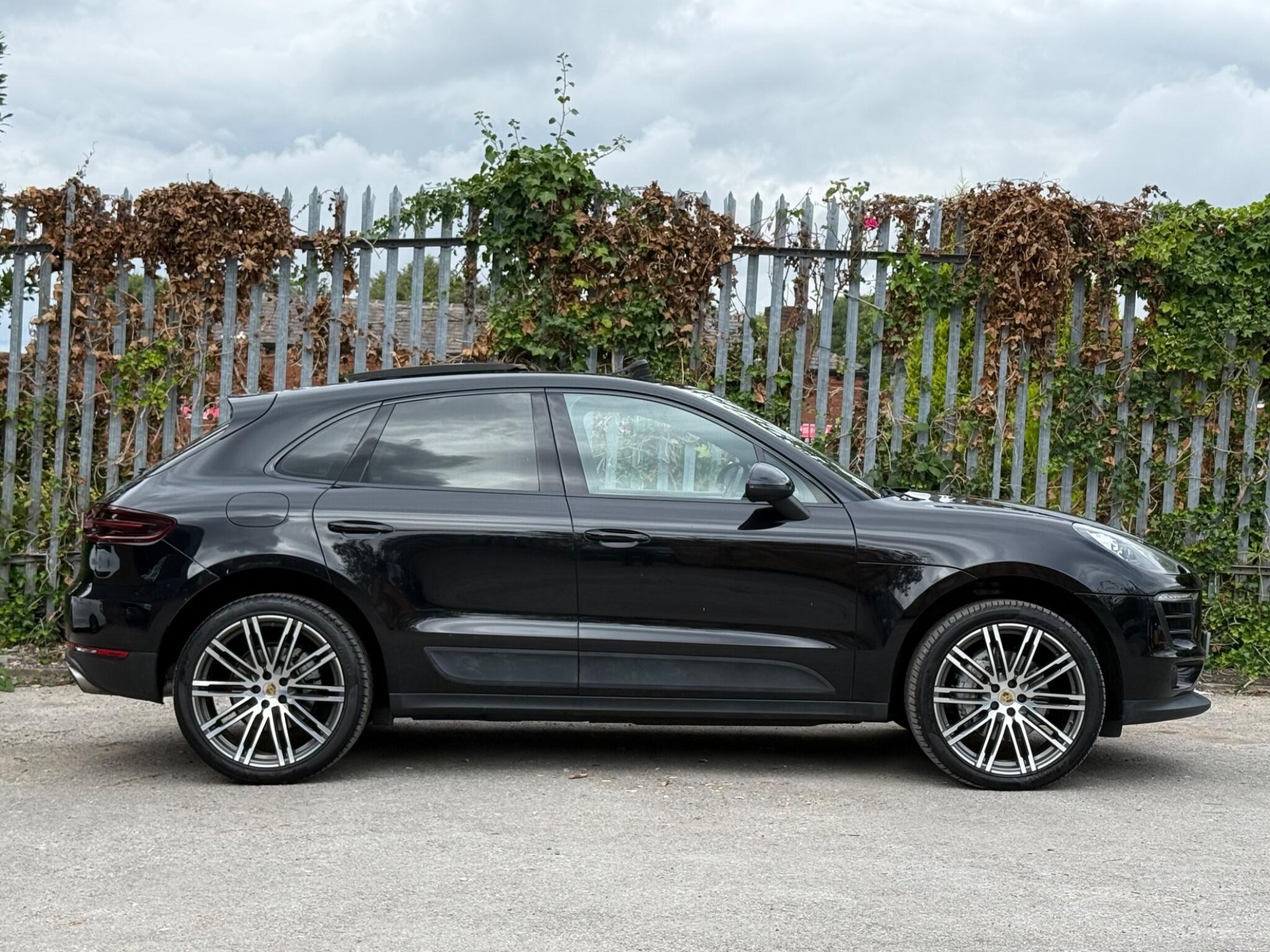 Porsche Macan view 7