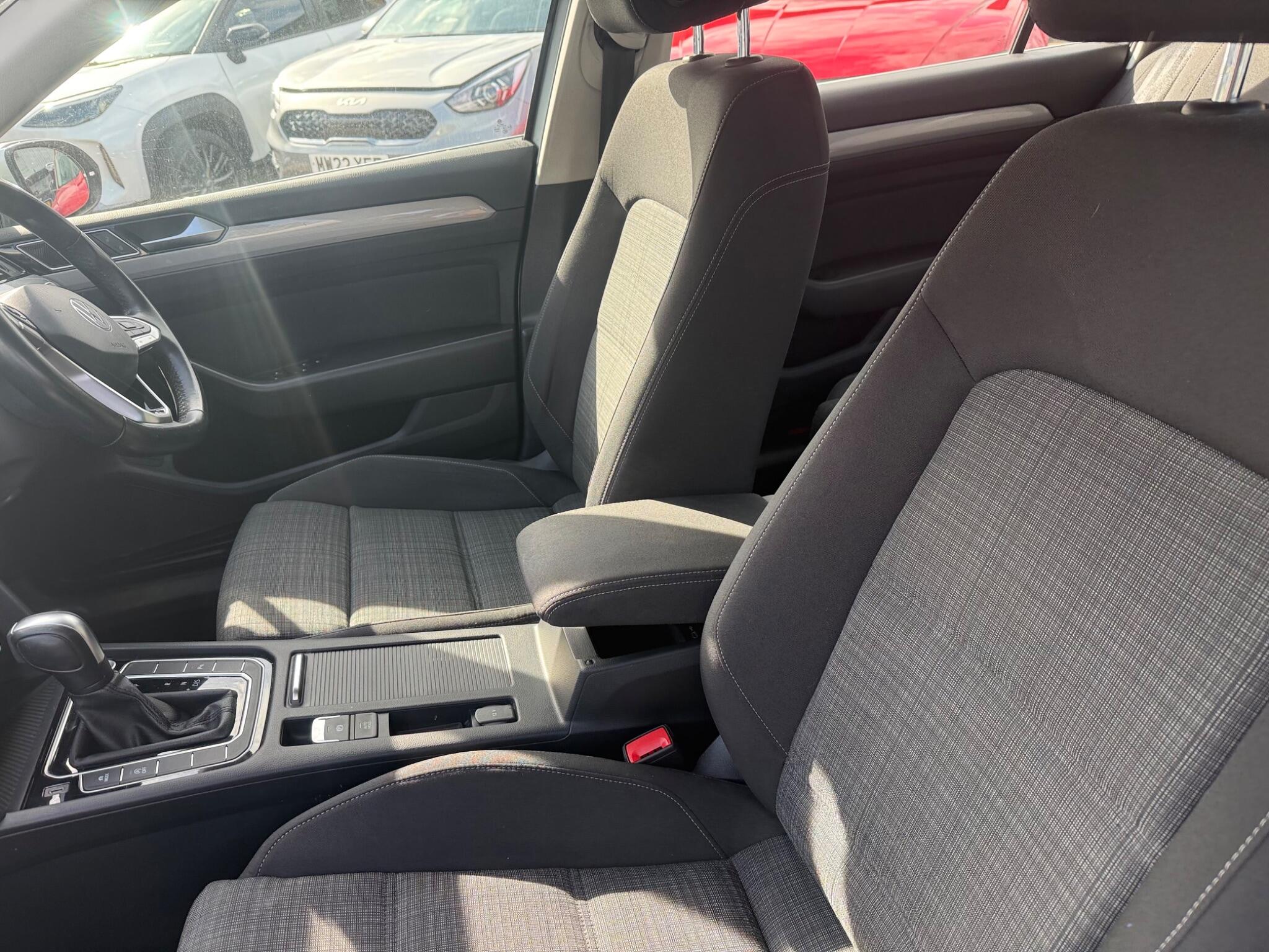 Volkswagen Passat view 12