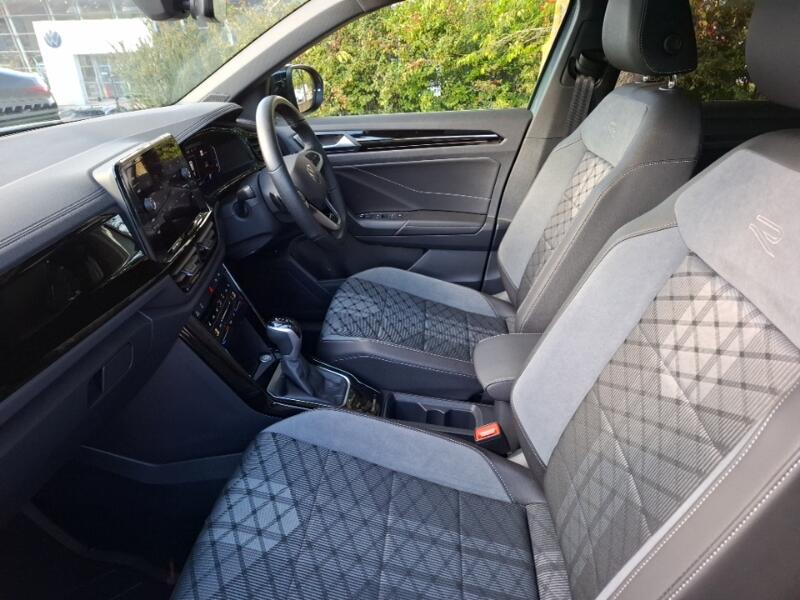 Volkswagen T-Roc view 5