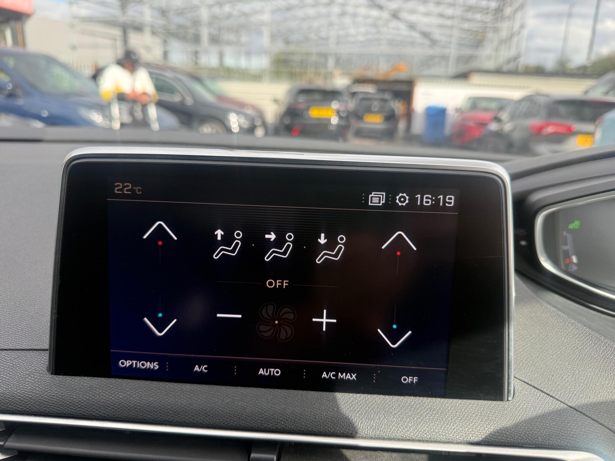 Peugeot 3008 view 10