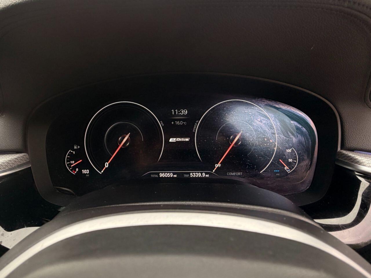 BMW 5 Series view 22