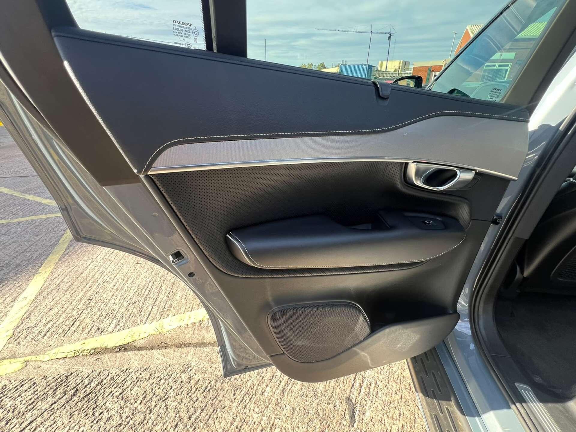 Volvo XC90 view 43