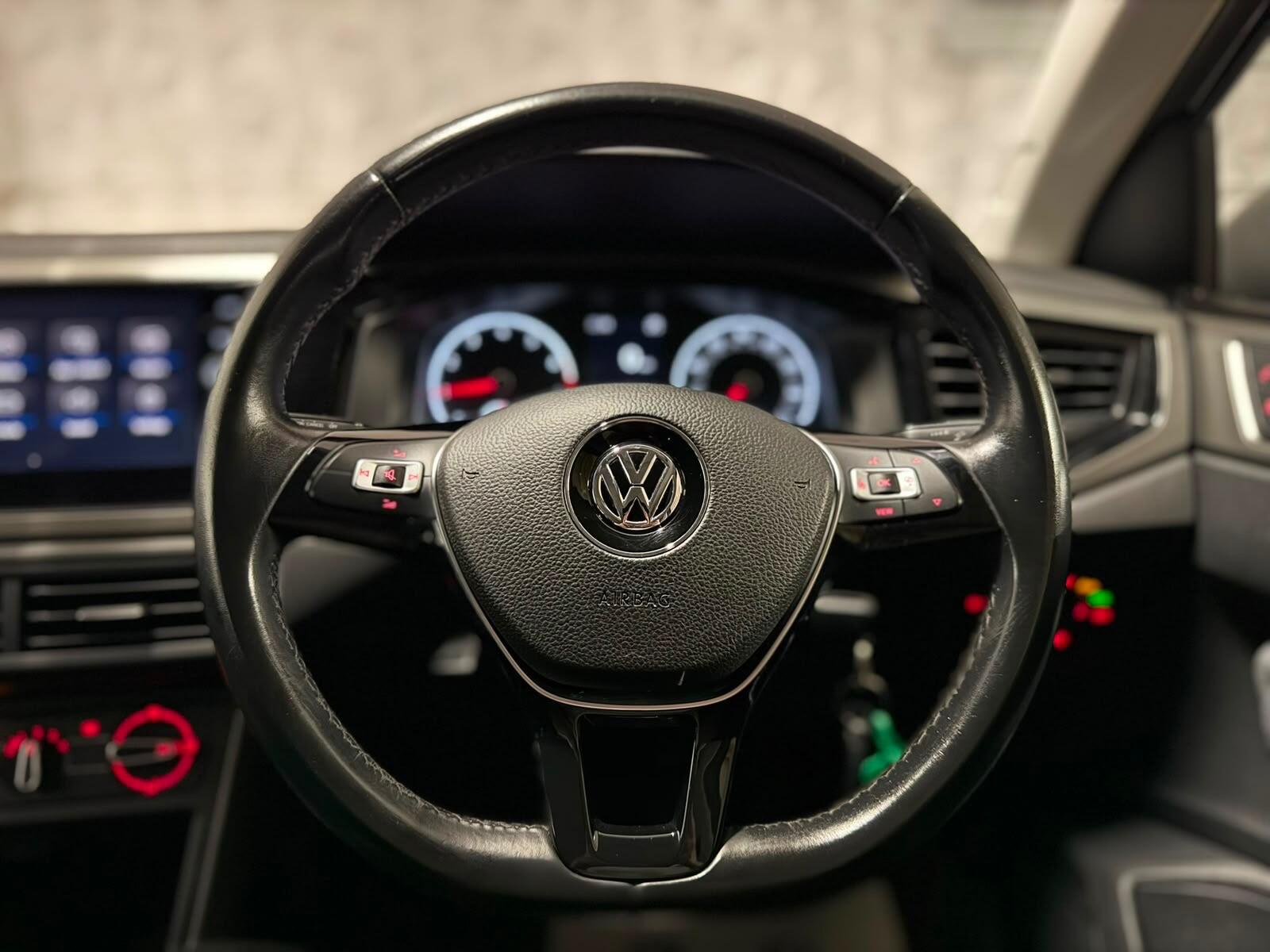 Volkswagen Polo view 4