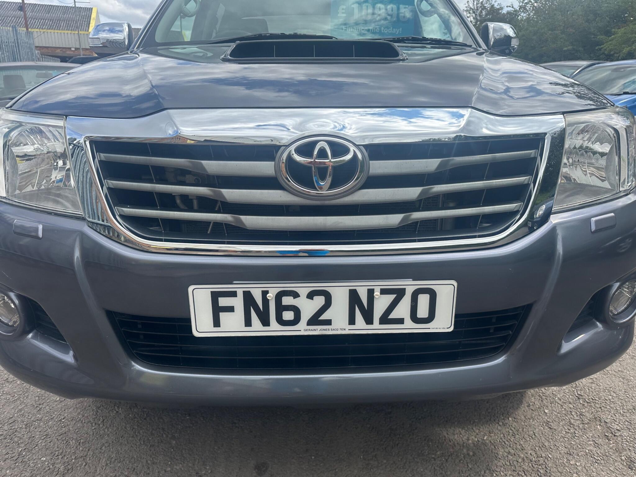 Toyota Hilux view 6