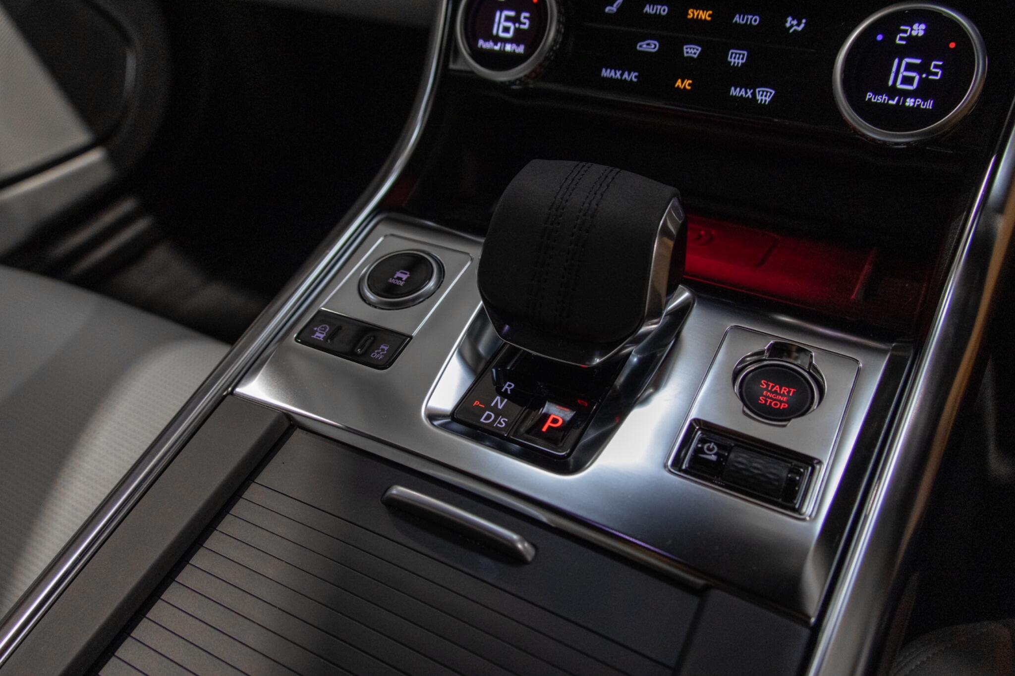 Jaguar XF view 28