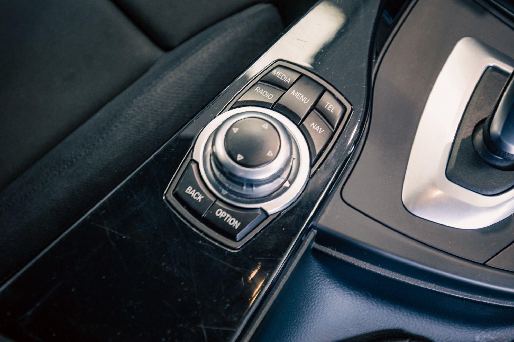 BMW 3 Series view 23