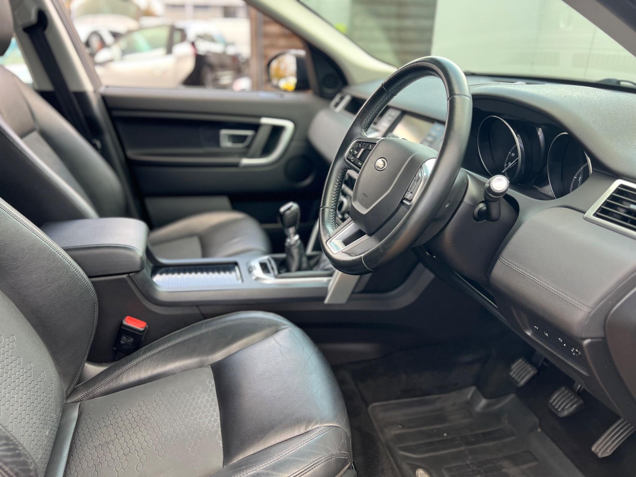 Land Rover Discovery Sport view 17