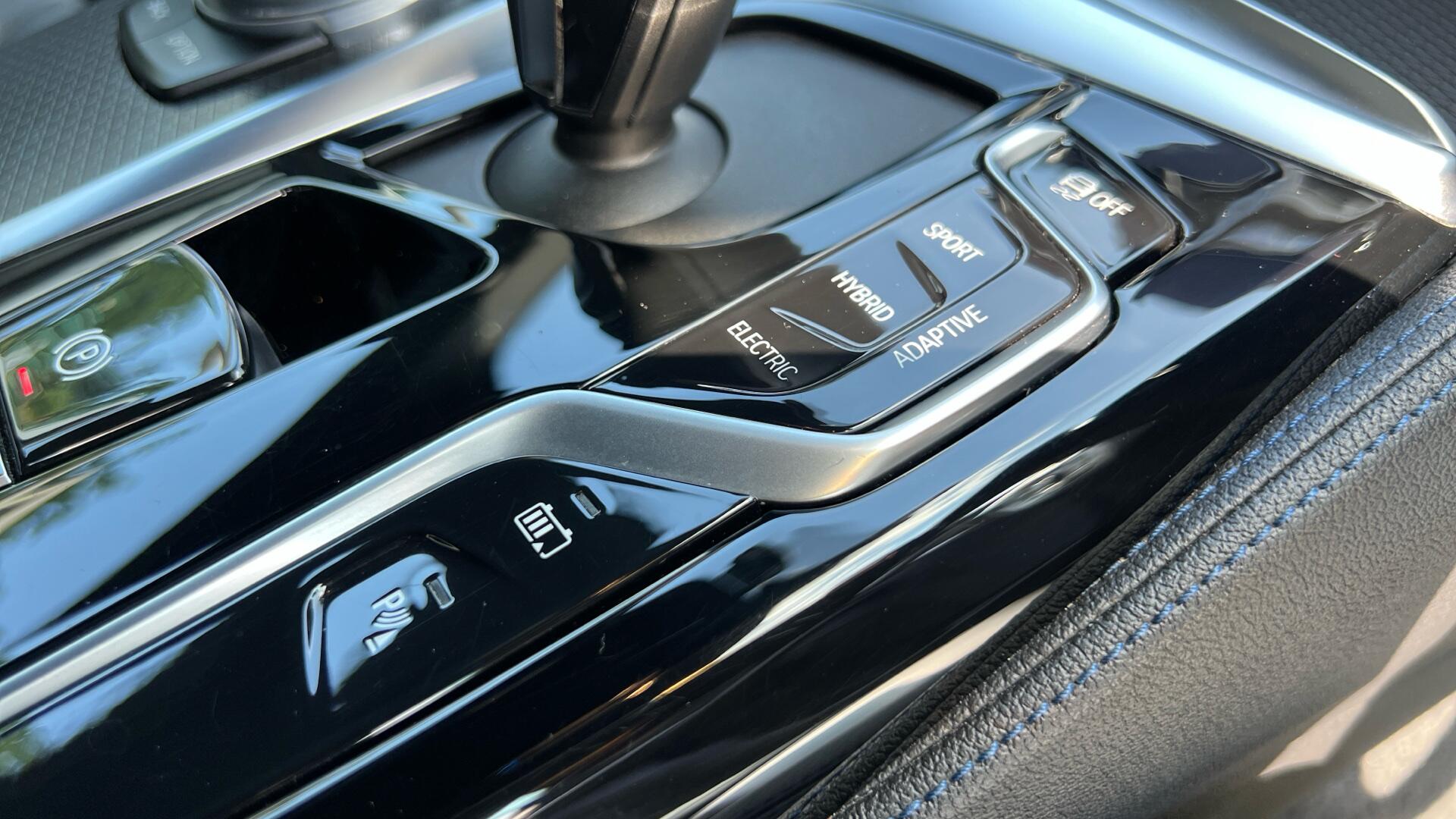 BMW 5 Series view 19