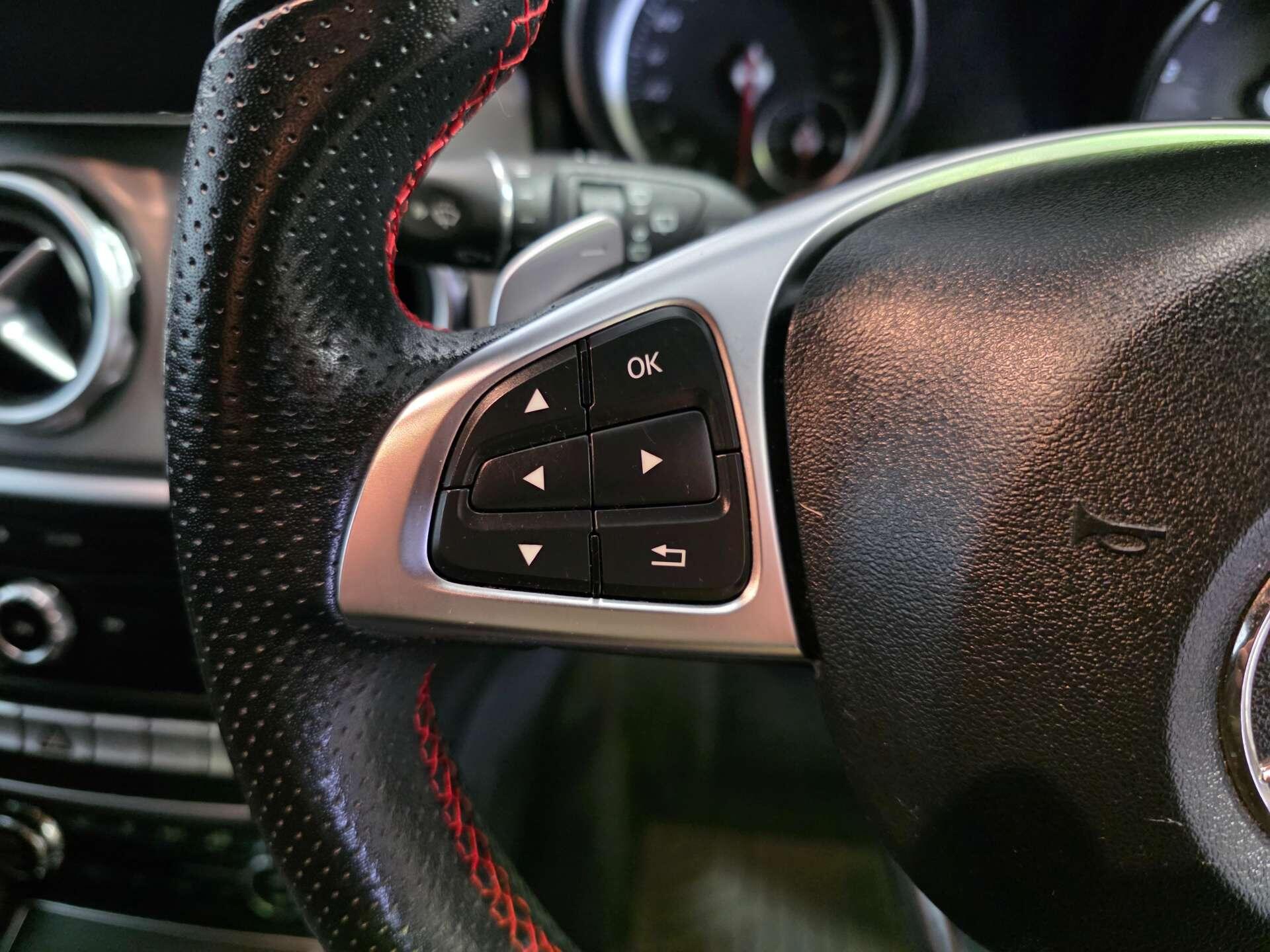 Mercedes-Benz GLA view 21