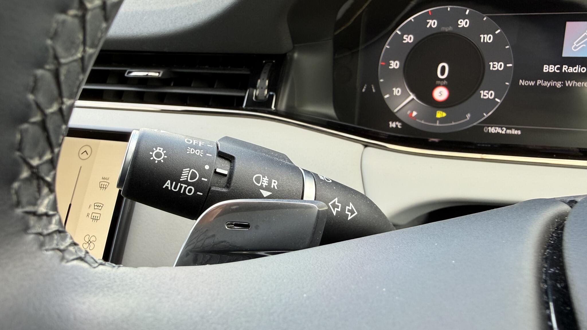 Land Rover Range Rover Evoque view 38