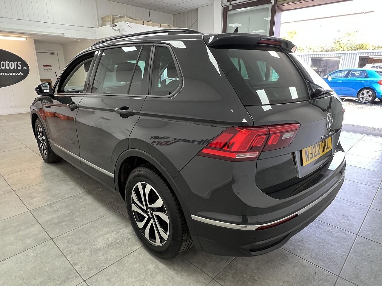 Volkswagen Tiguan view 5