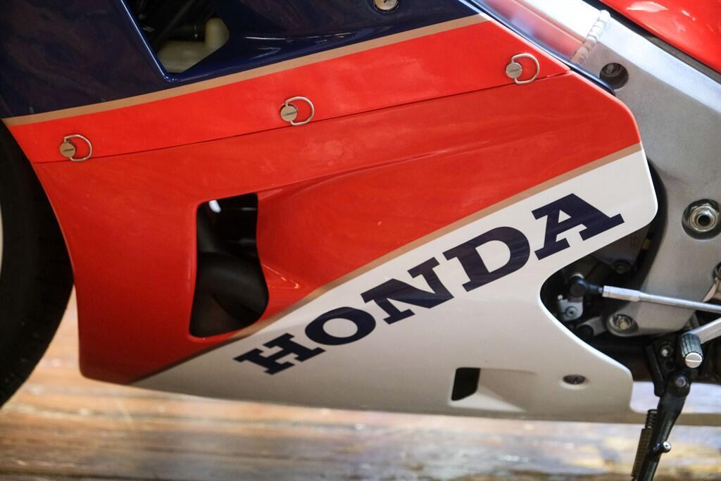 Honda VFR750 view 17