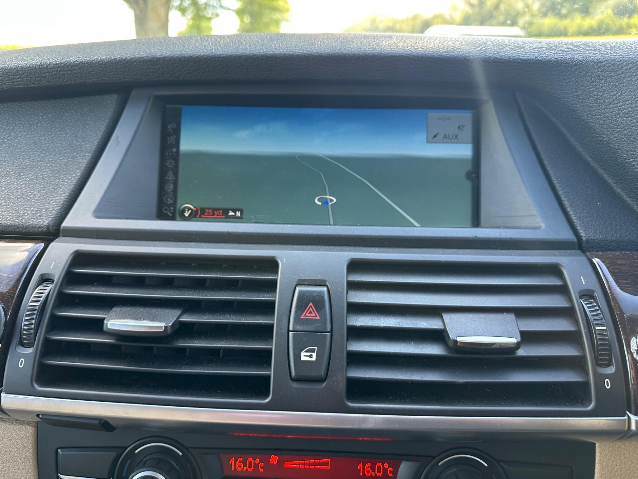 BMW X6 view 14