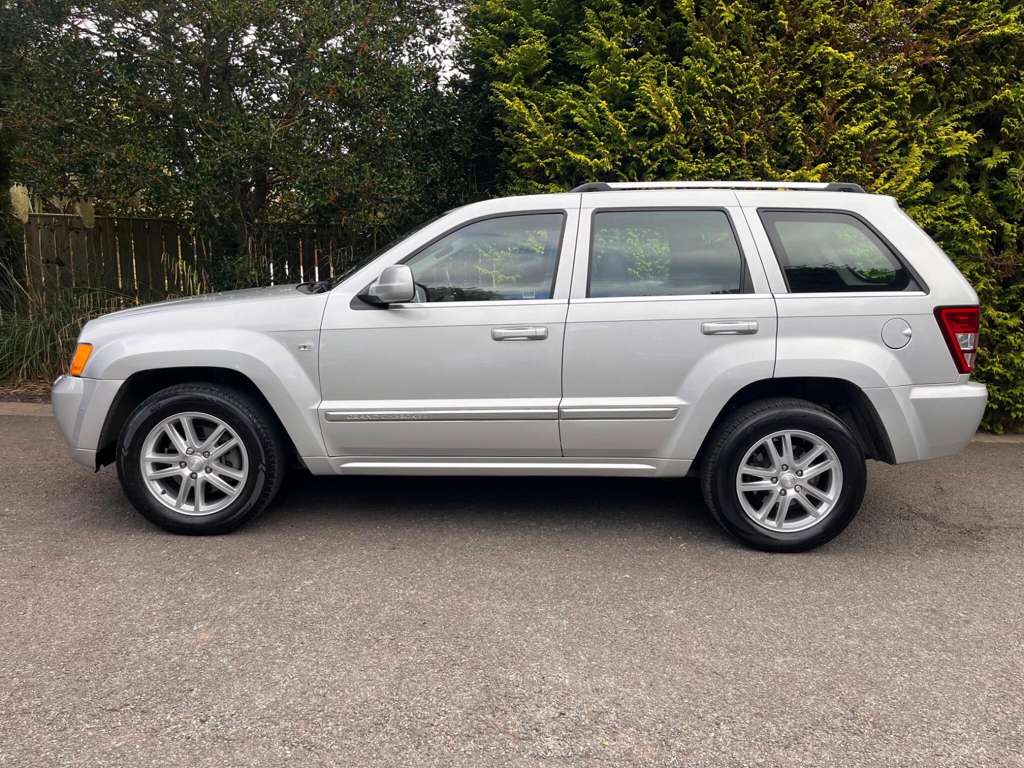 Jeep Grand Cherokee view 5