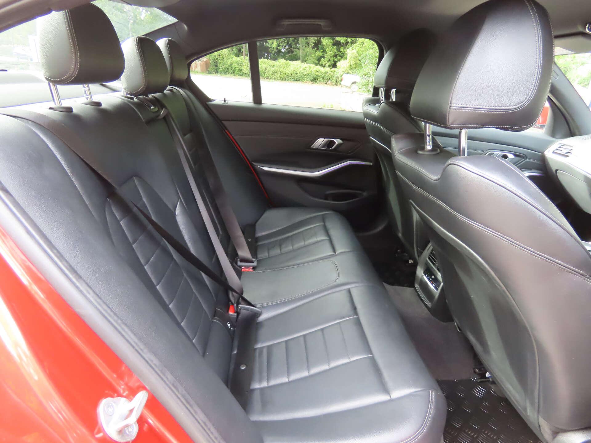 BMW 3 Series view 9