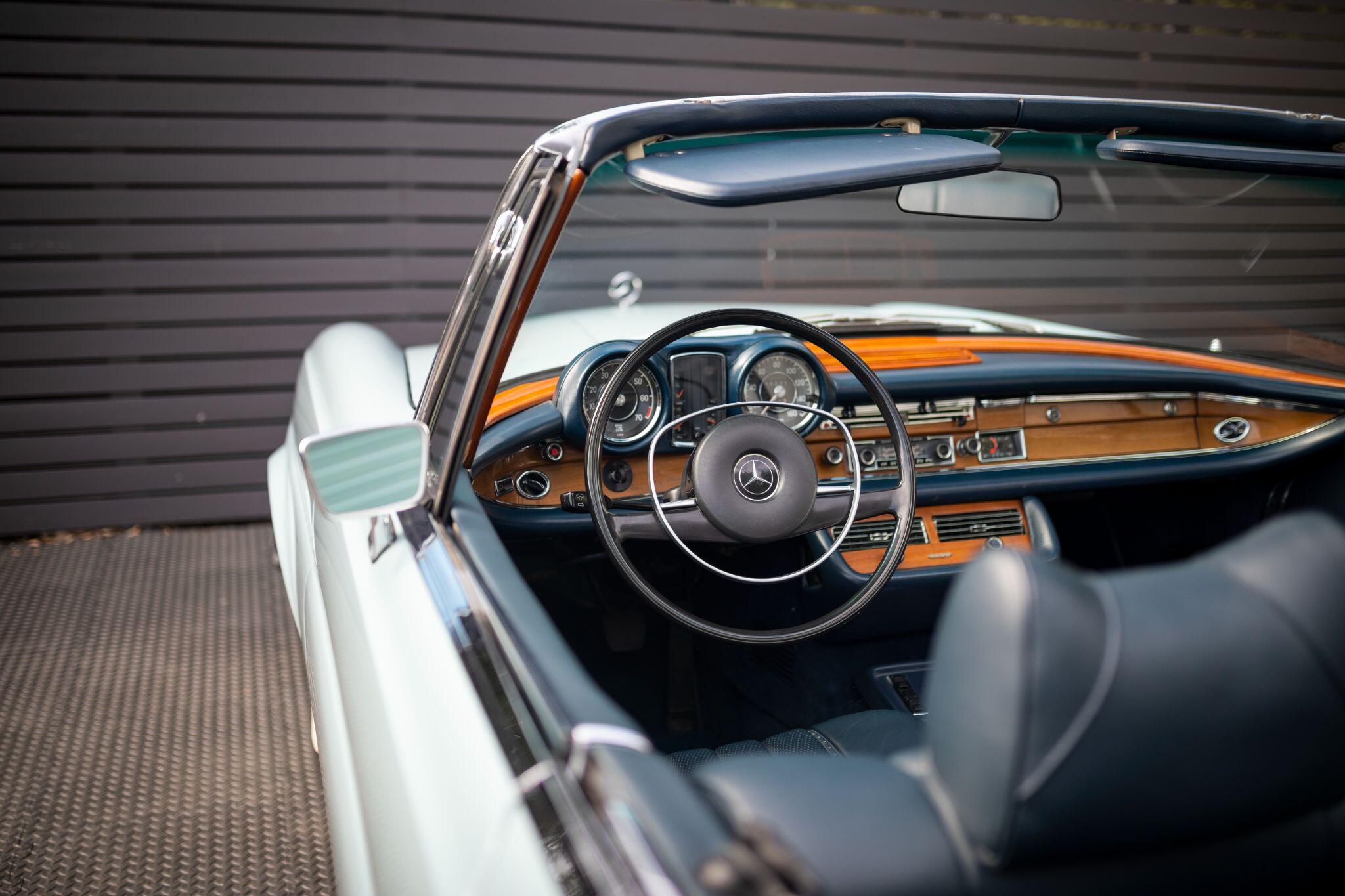 Mercedes-Benz 280 view 34