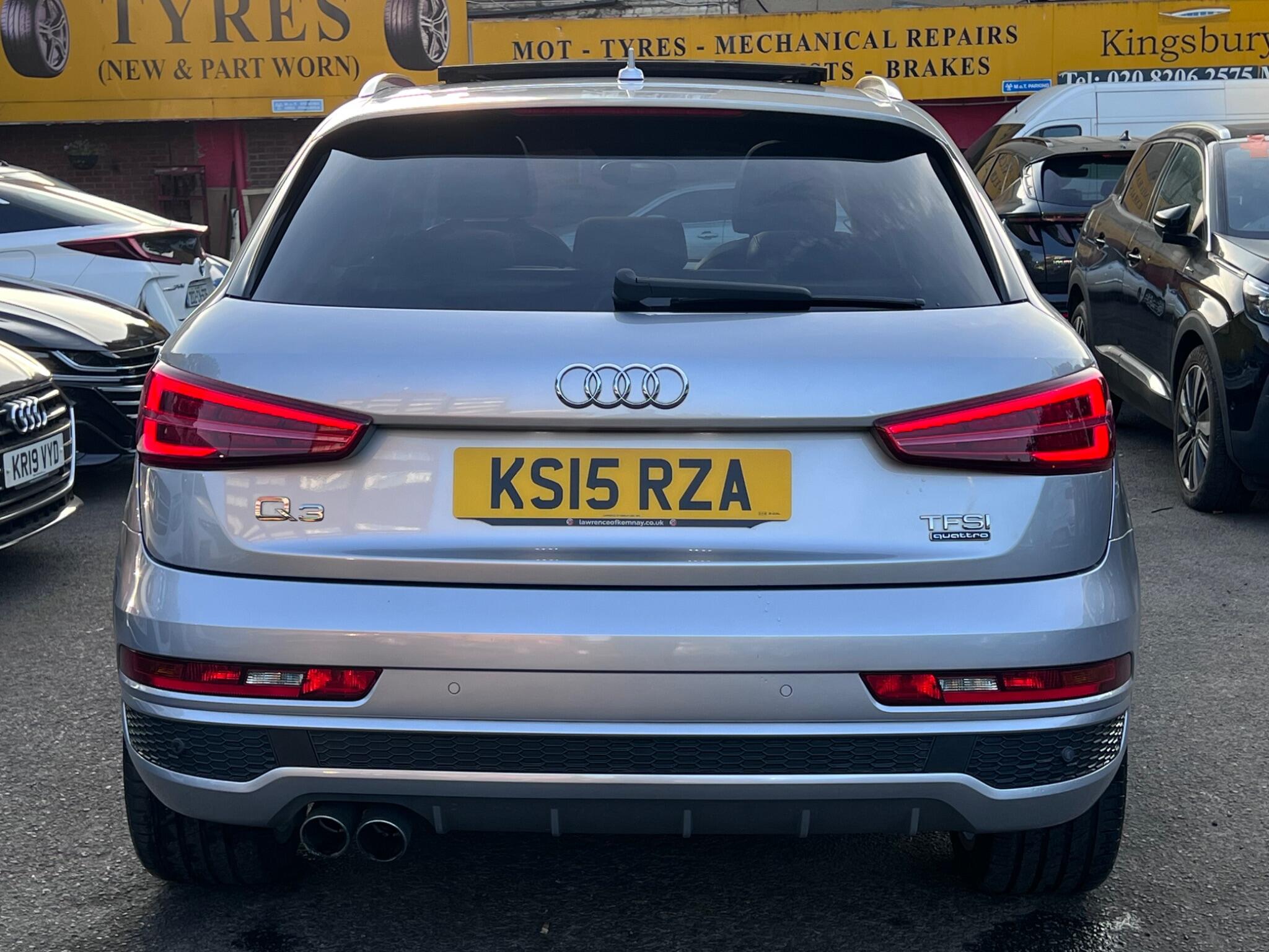 Audi Q3 view 12