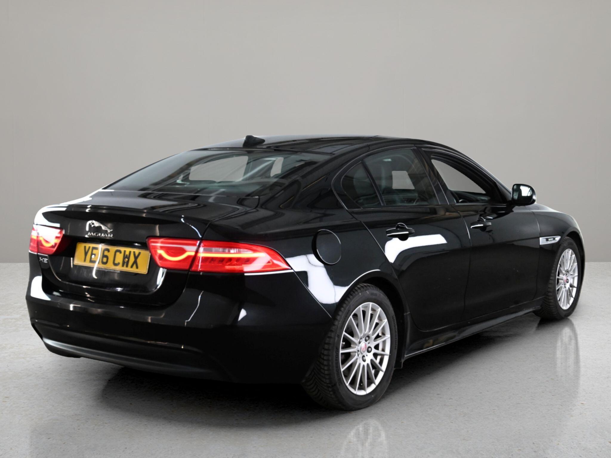 Jaguar Xe view 3