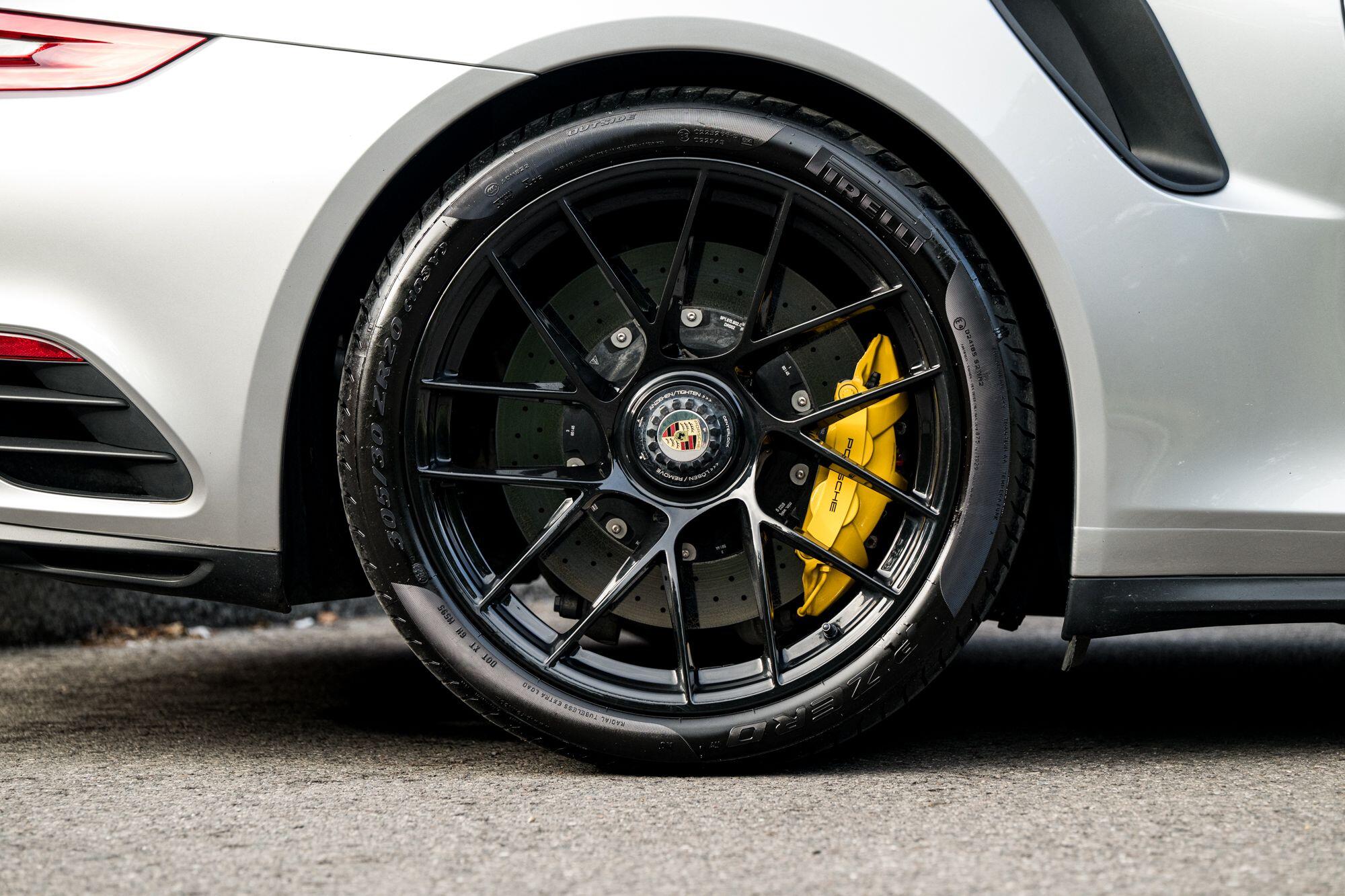 Porsche 911 view 23