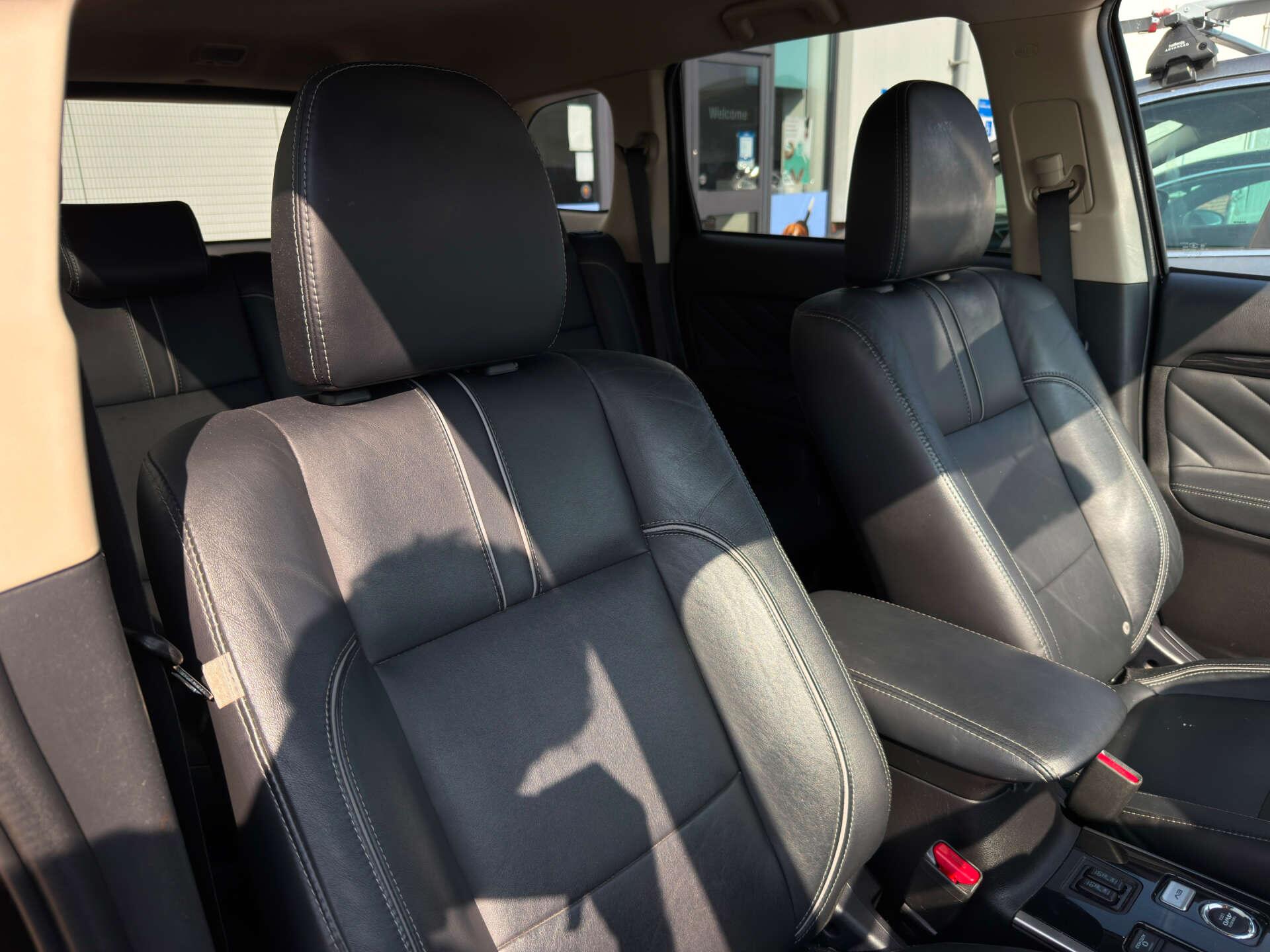 Mitsubishi Outlander view 11