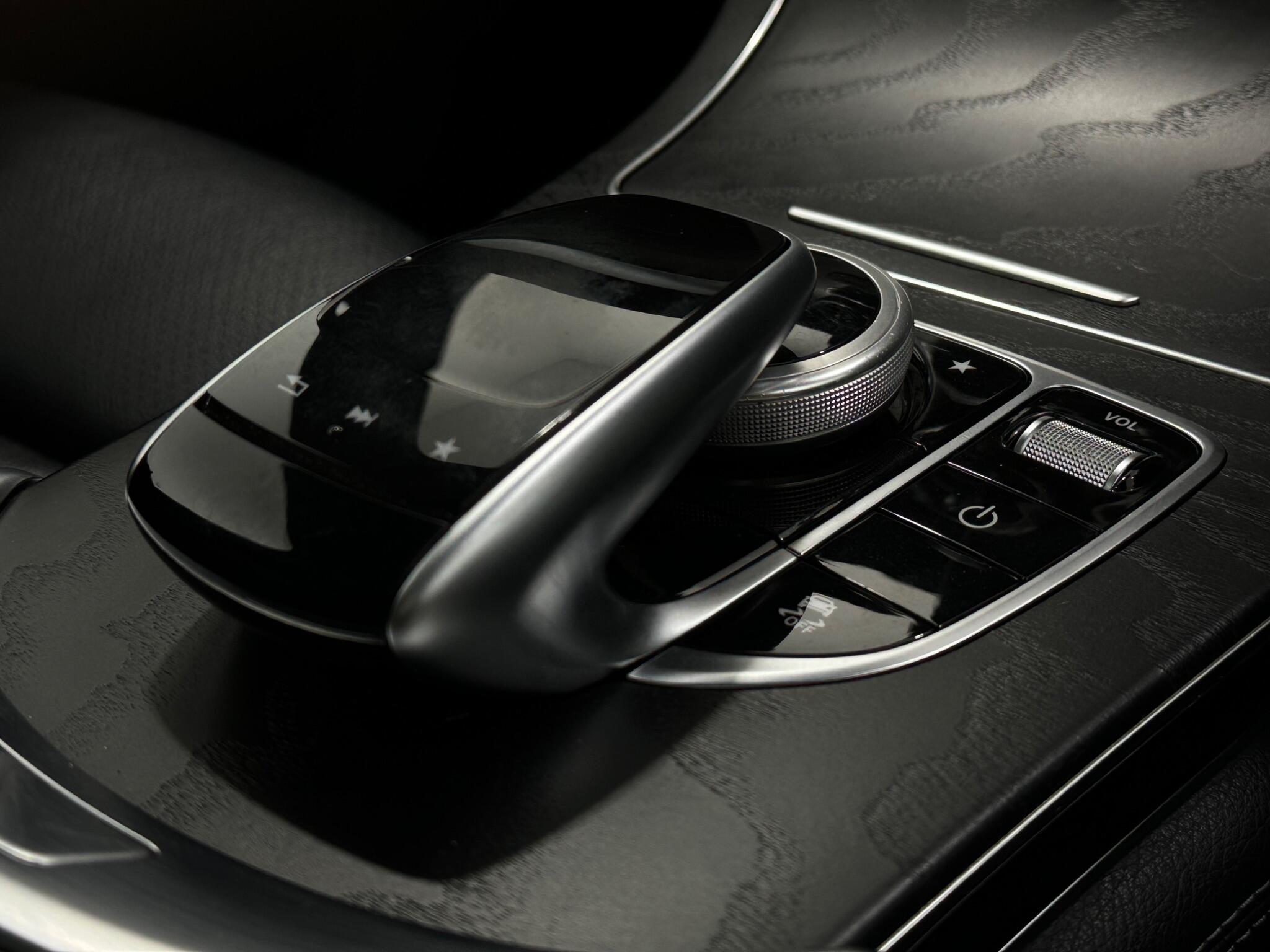 Mercedes-Benz GLC view 22