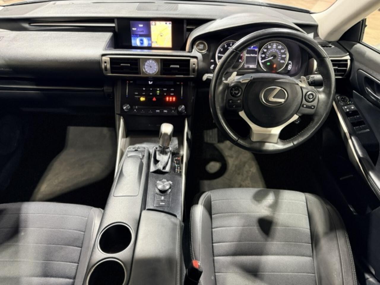 Lexus IS view 36