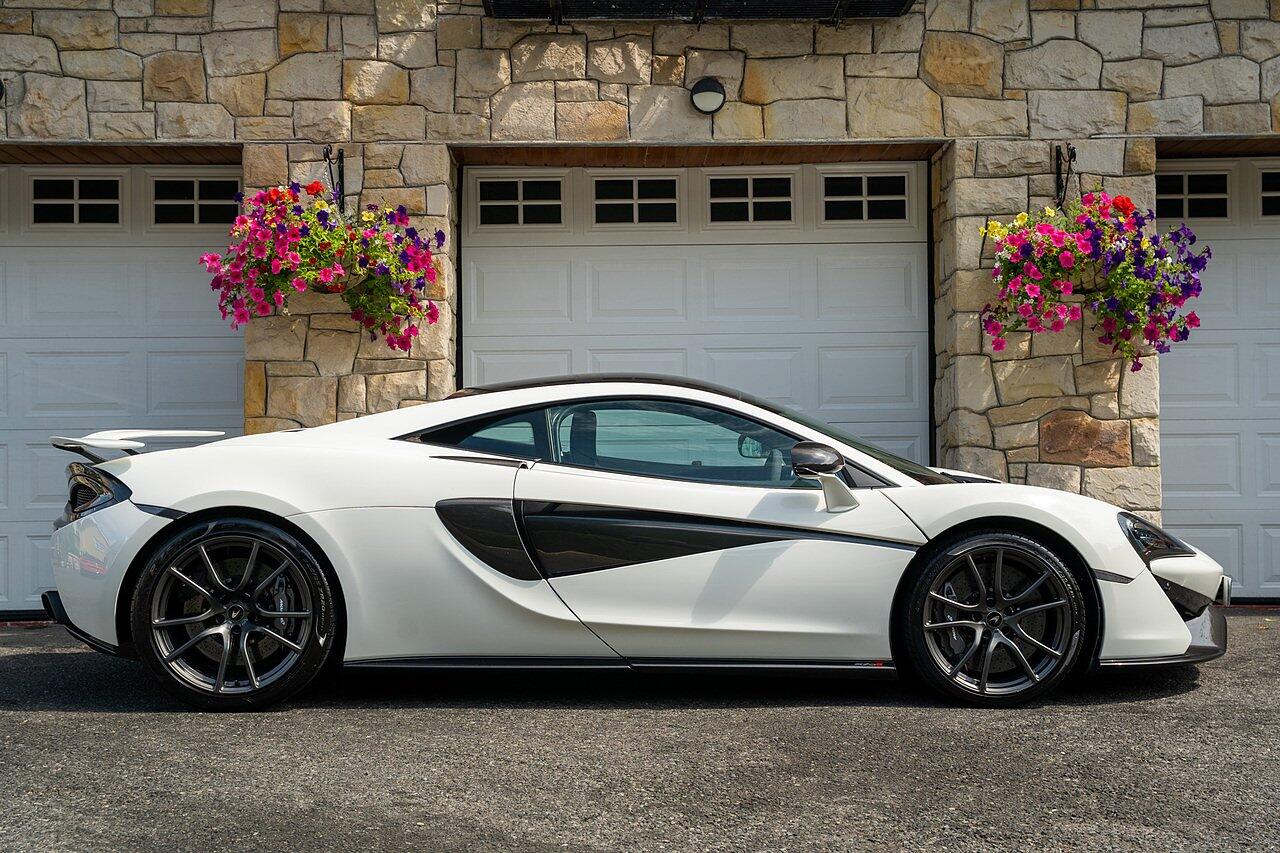 McLaren 570S view 4