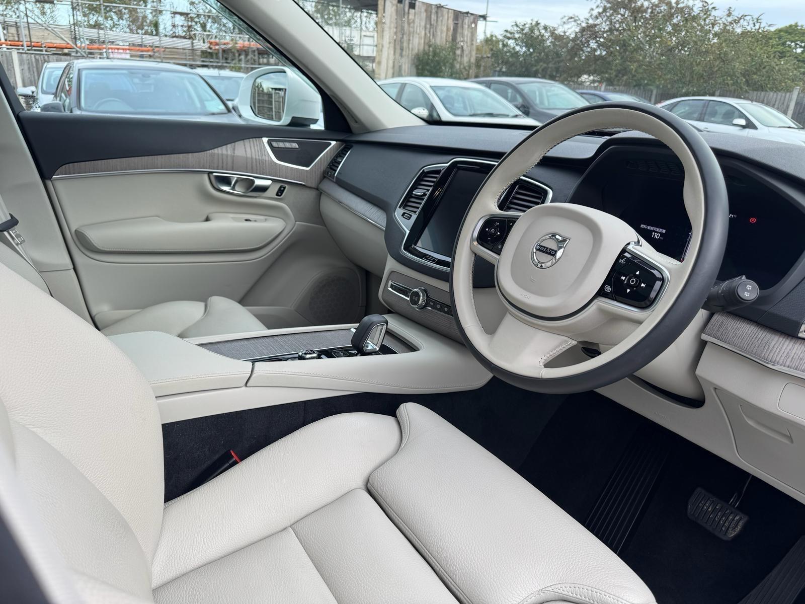 Volvo XC90 view 16