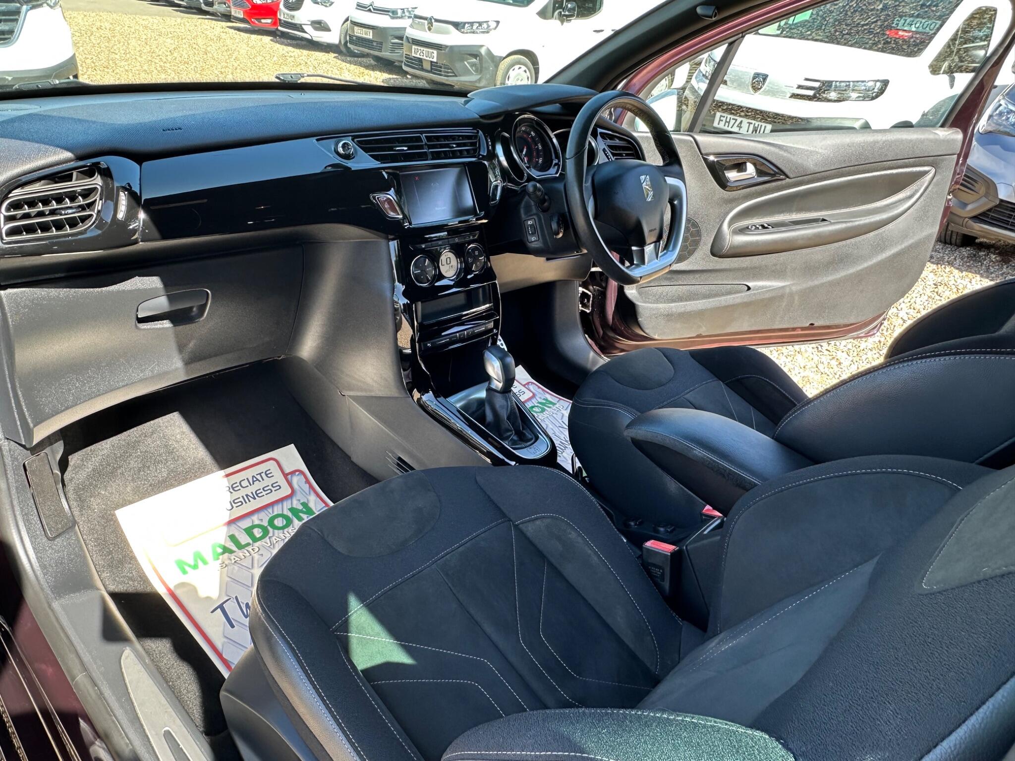 DS Automobiles DS 3 view 15
