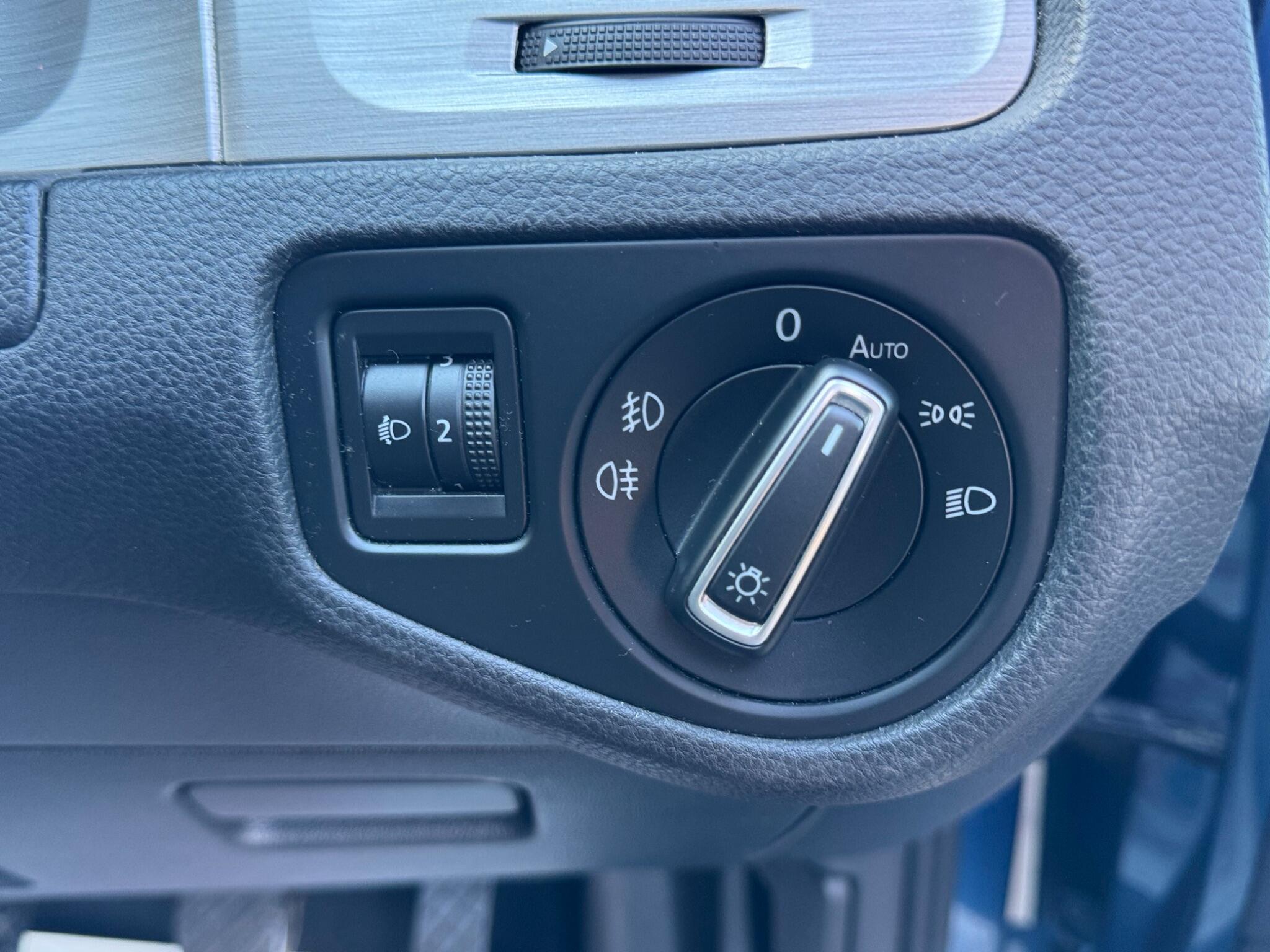 Volkswagen Golf view 21