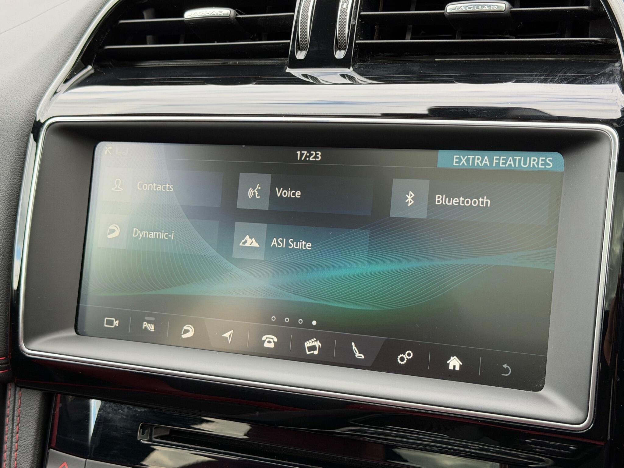 Jaguar F-Pace view 35
